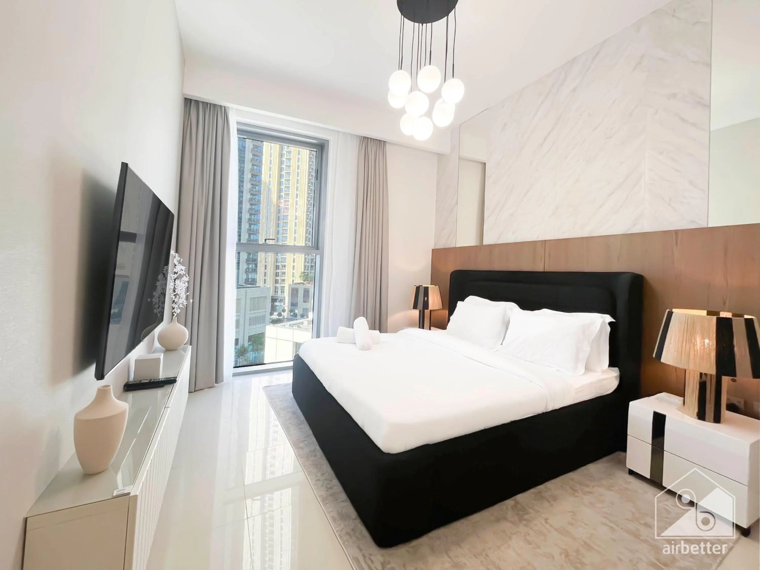 Bed in Luxurious stay Dubai Creek Balcony & View