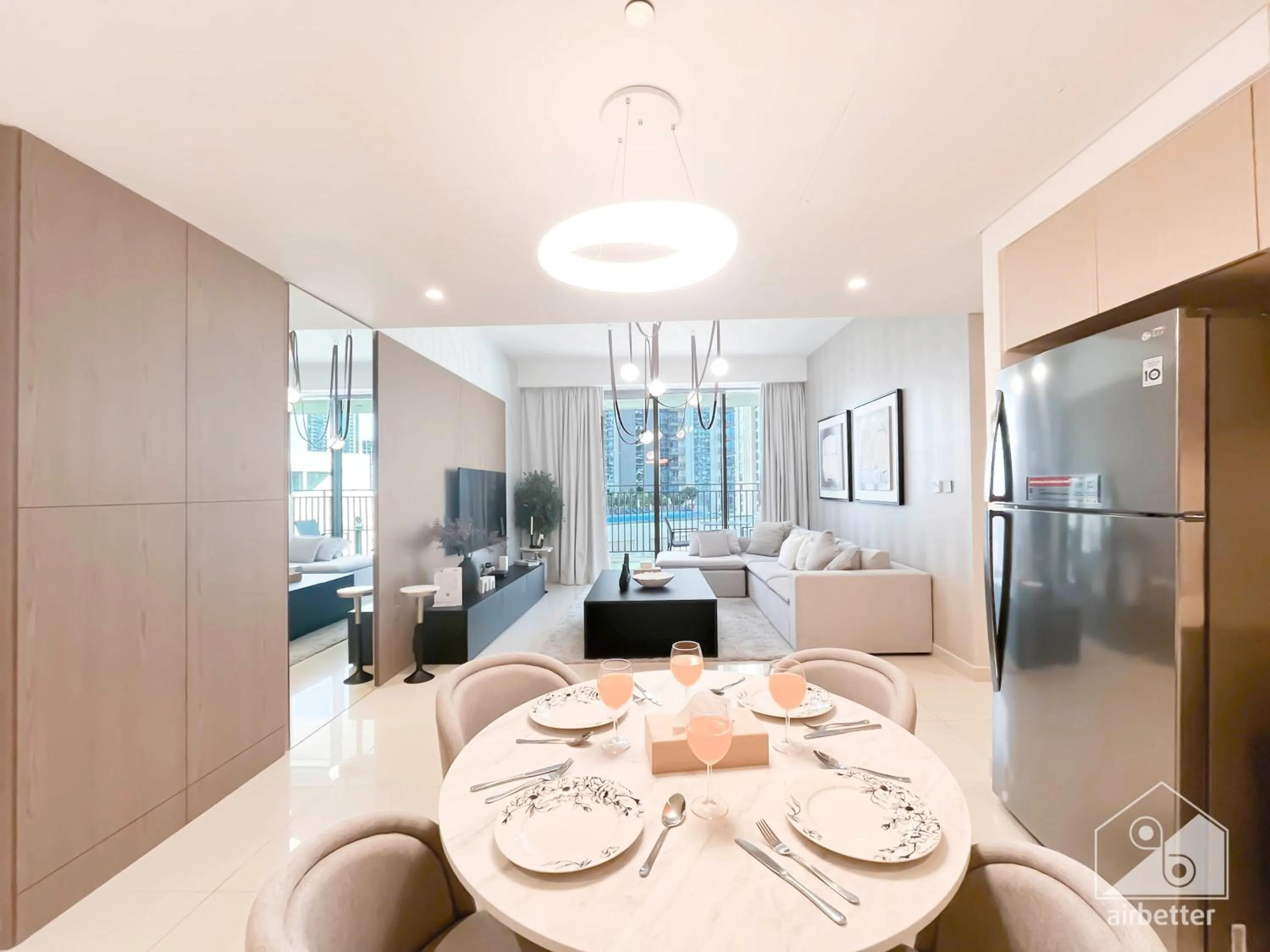 Luxurious stay Dubai Creek Balcony & View