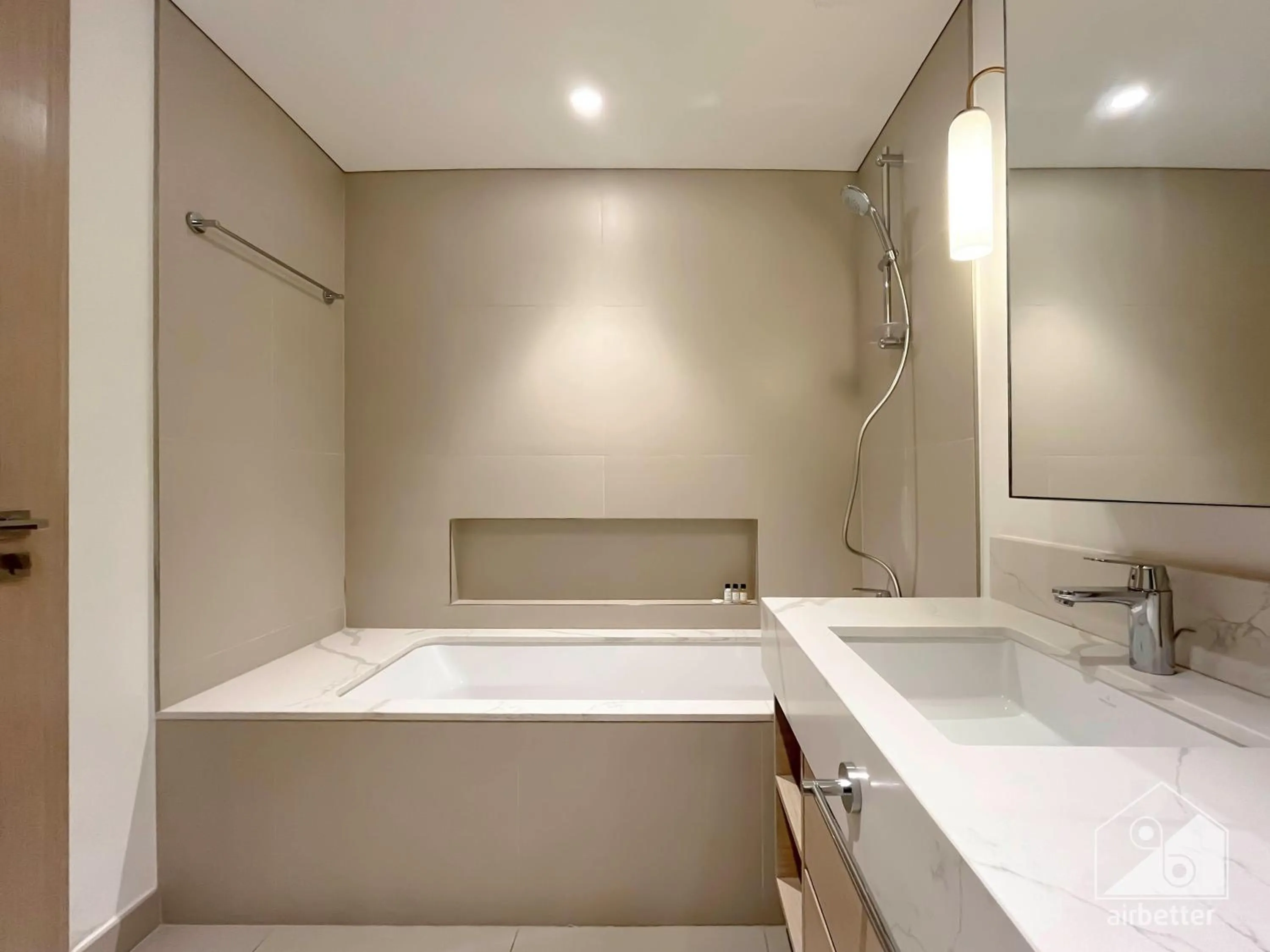 Luxurious stay Dubai Creek Balcony & View