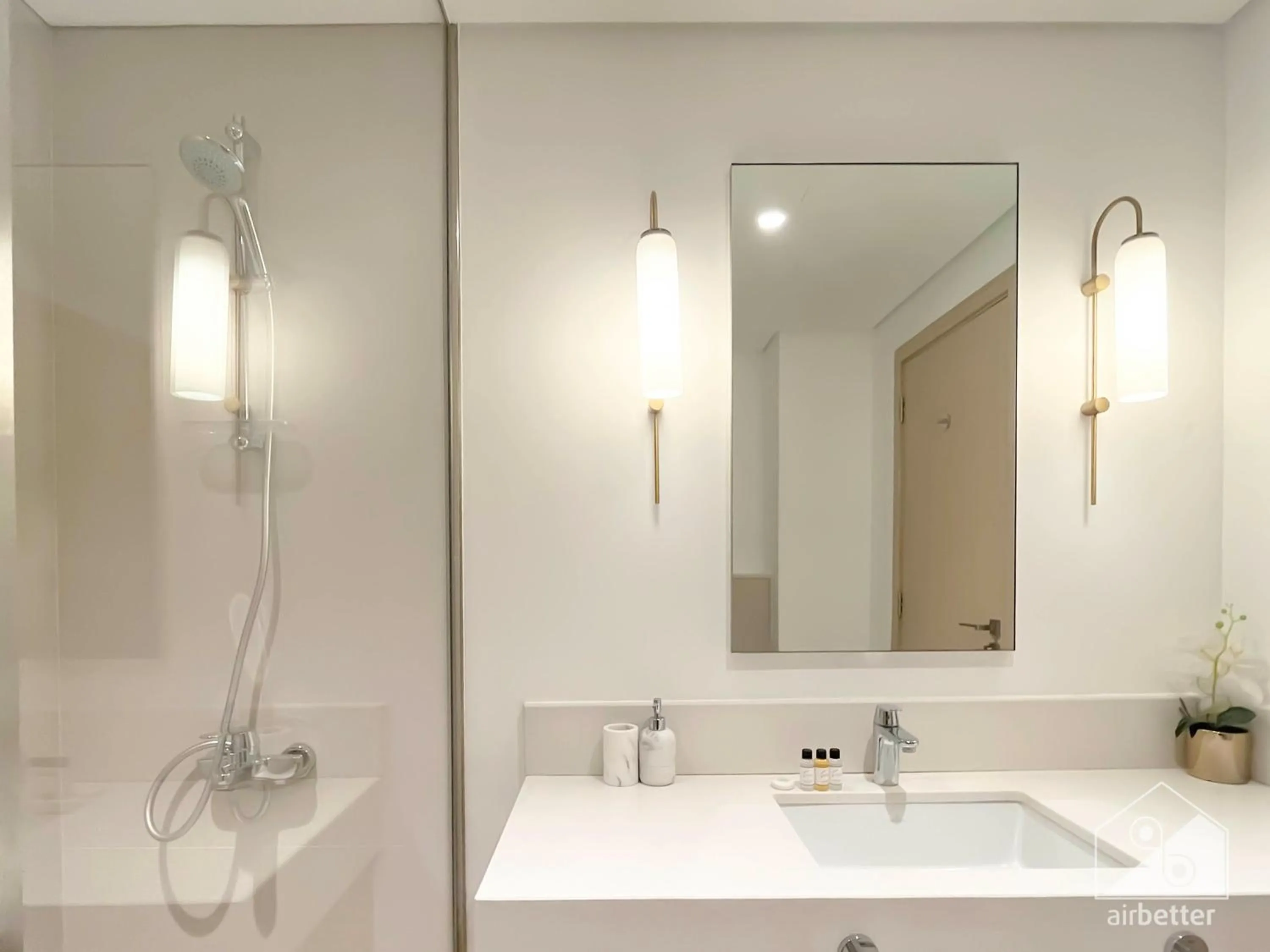 Luxurious stay Dubai Creek Balcony & View