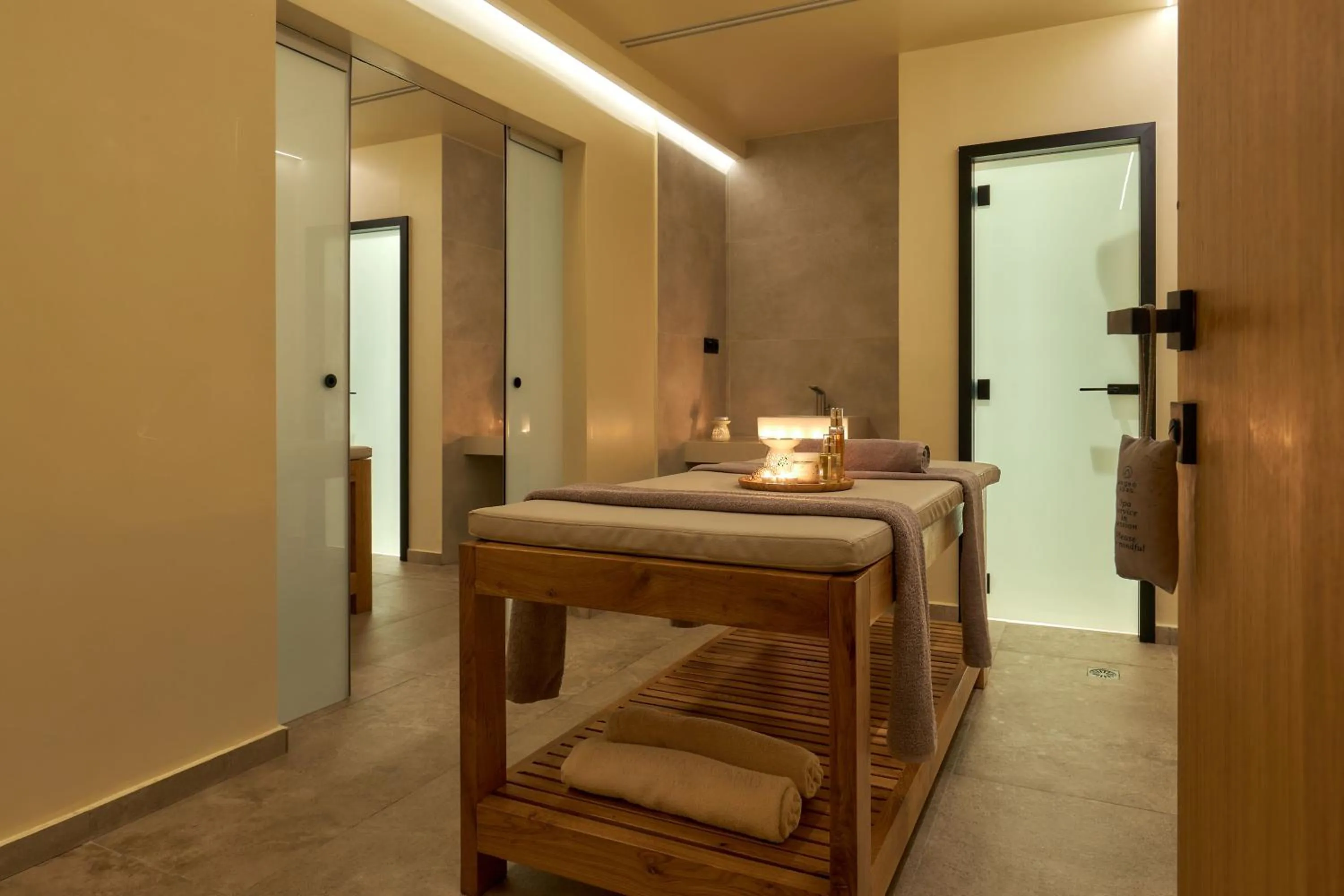 Massage in Enorme Santanna Island