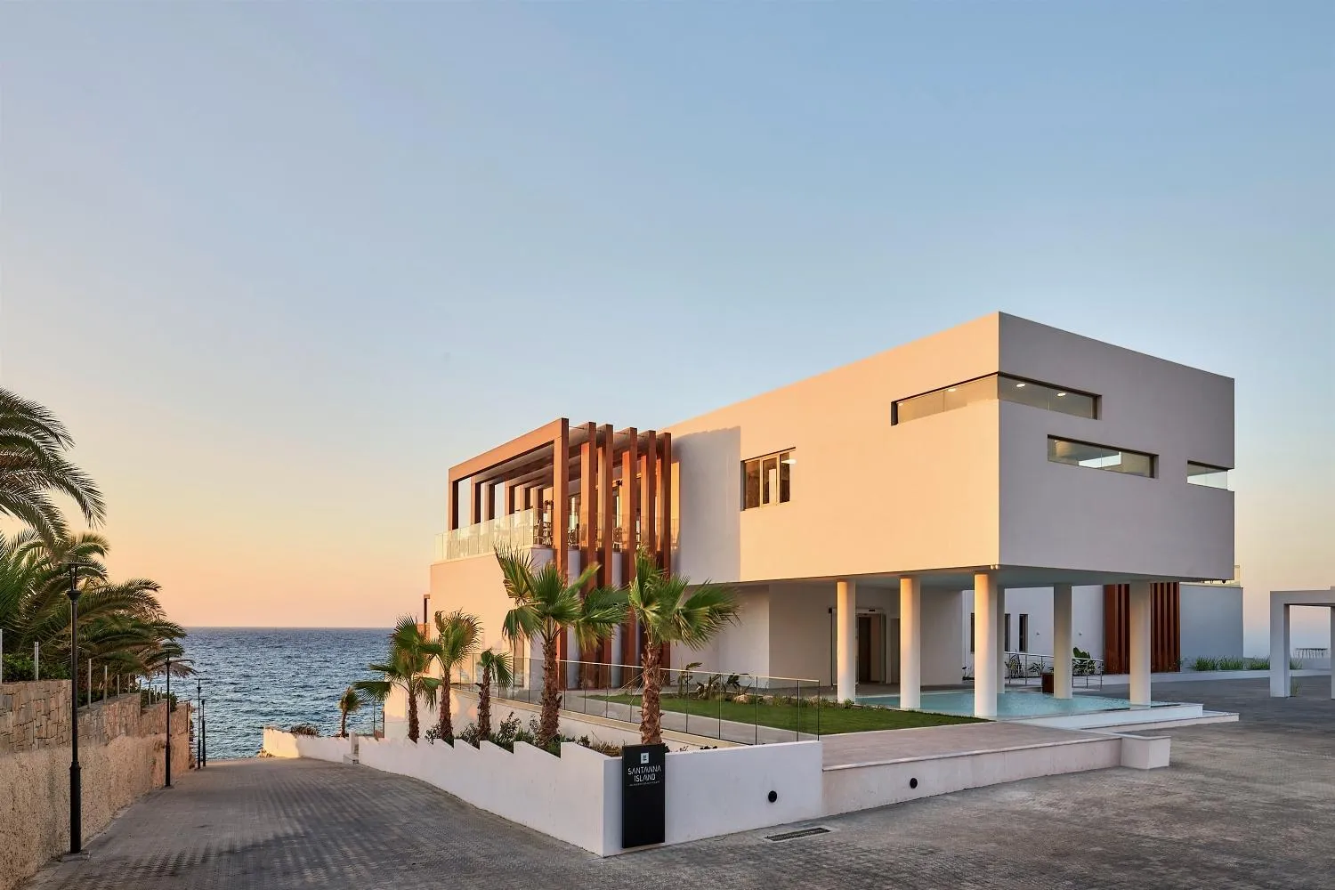 Facade/entrance in Enorme Santanna Island