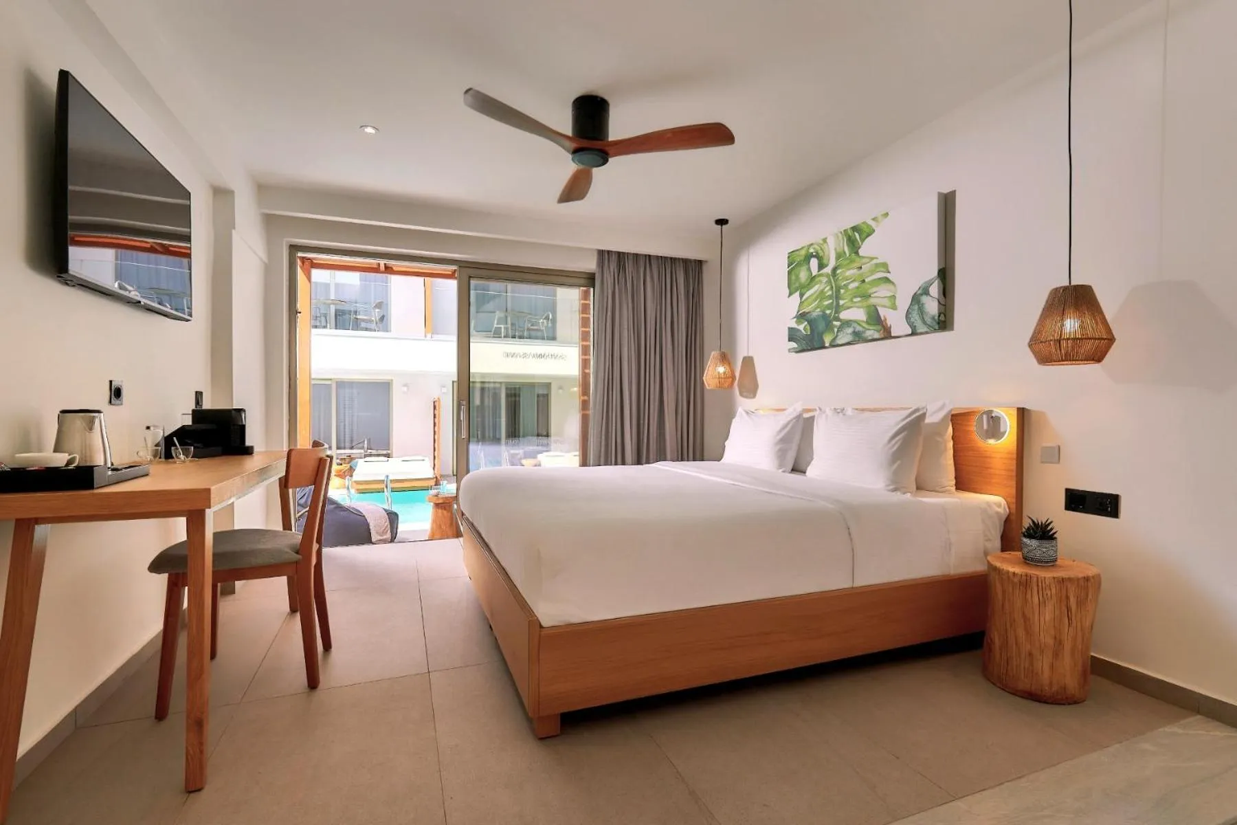 Photo of the whole room, Bed in Enorme Santanna Island