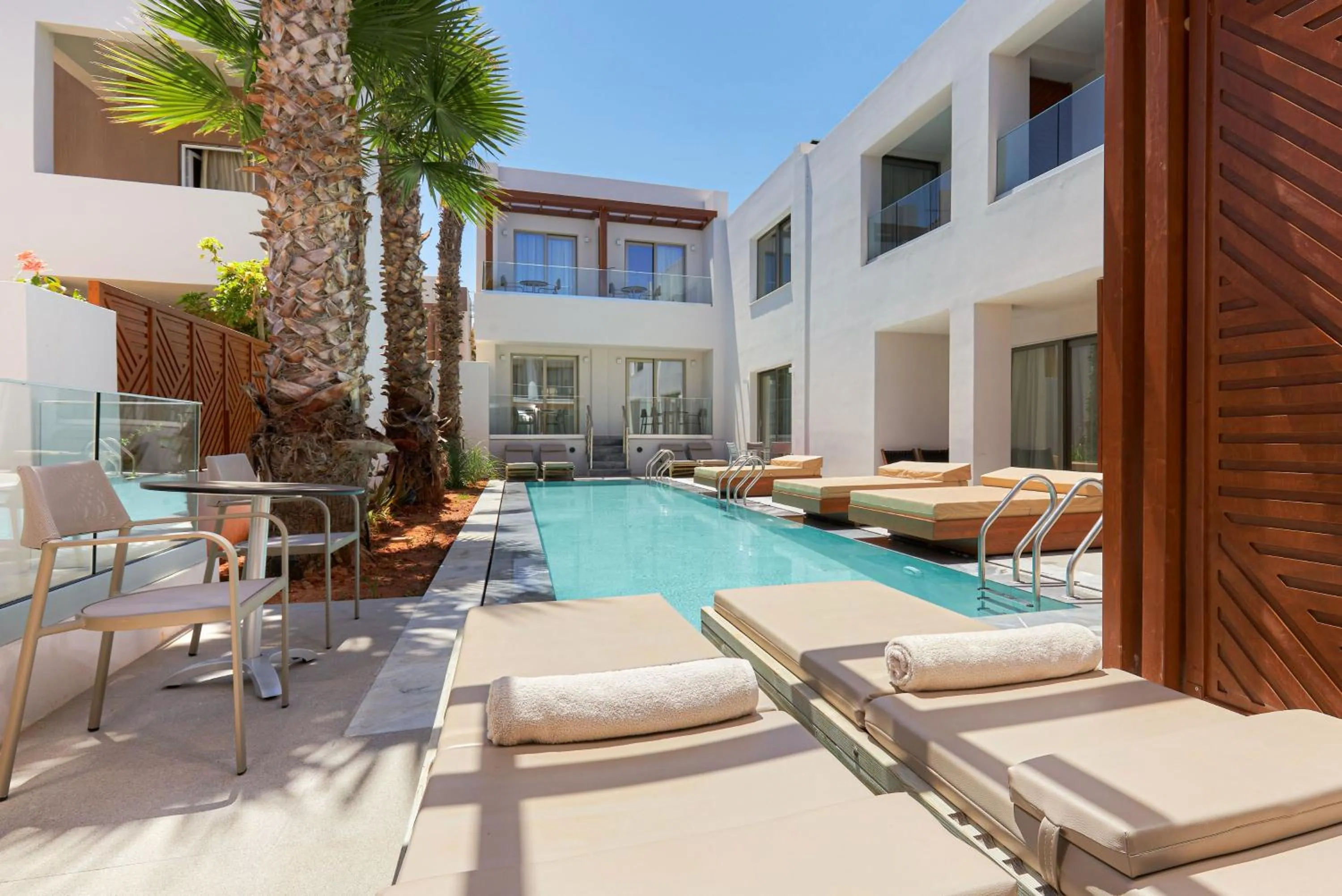 Swimming pool in Enorme Santanna Island