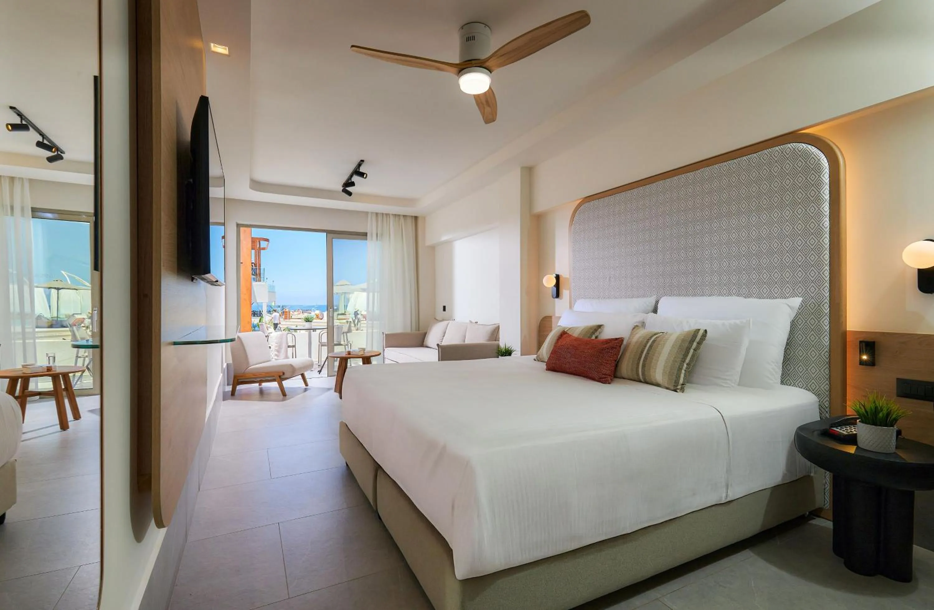 Photo of the whole room, Bed in Enorme Santanna Island