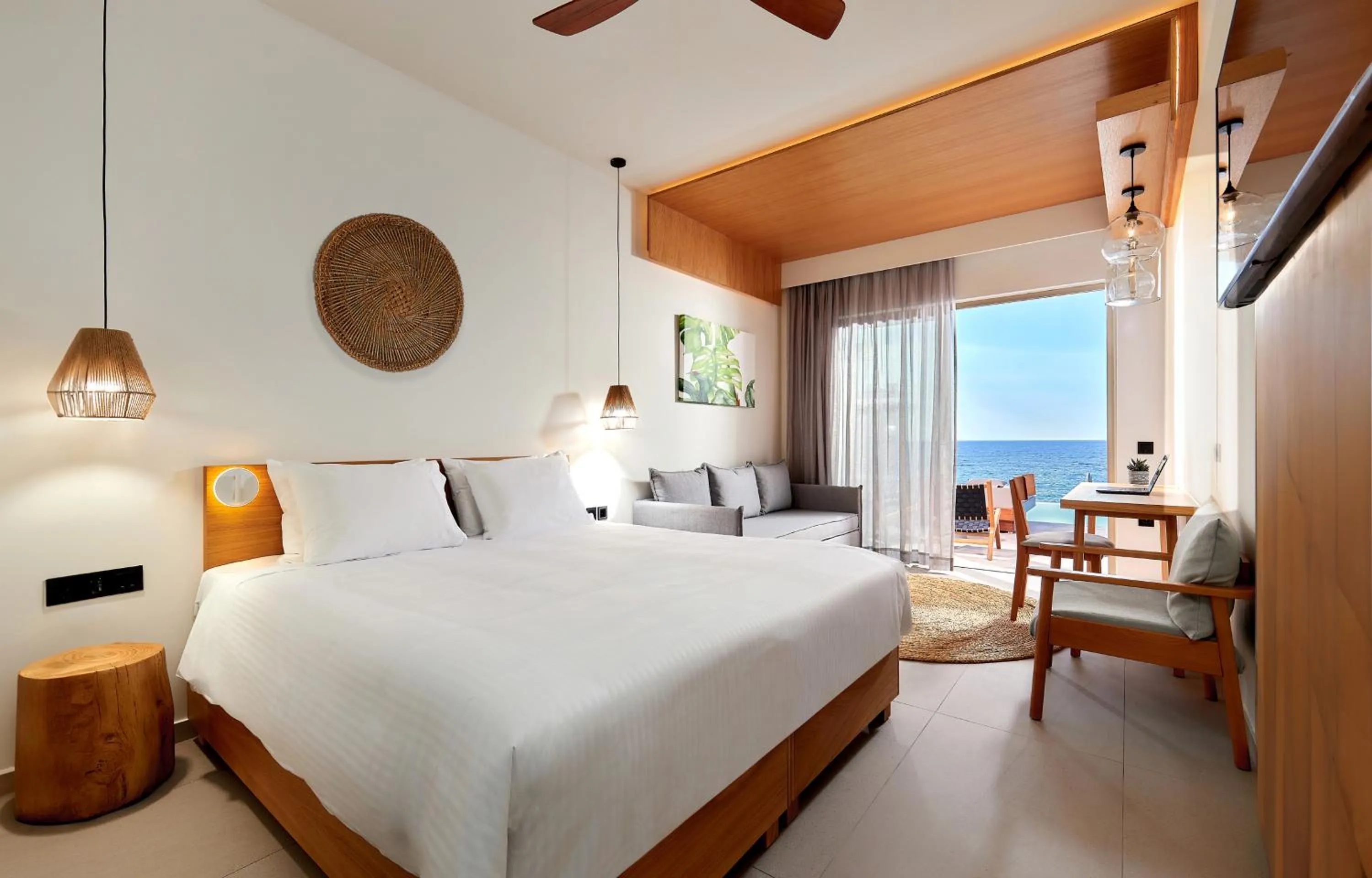 Seating area, Bed in Enorme Santanna Island