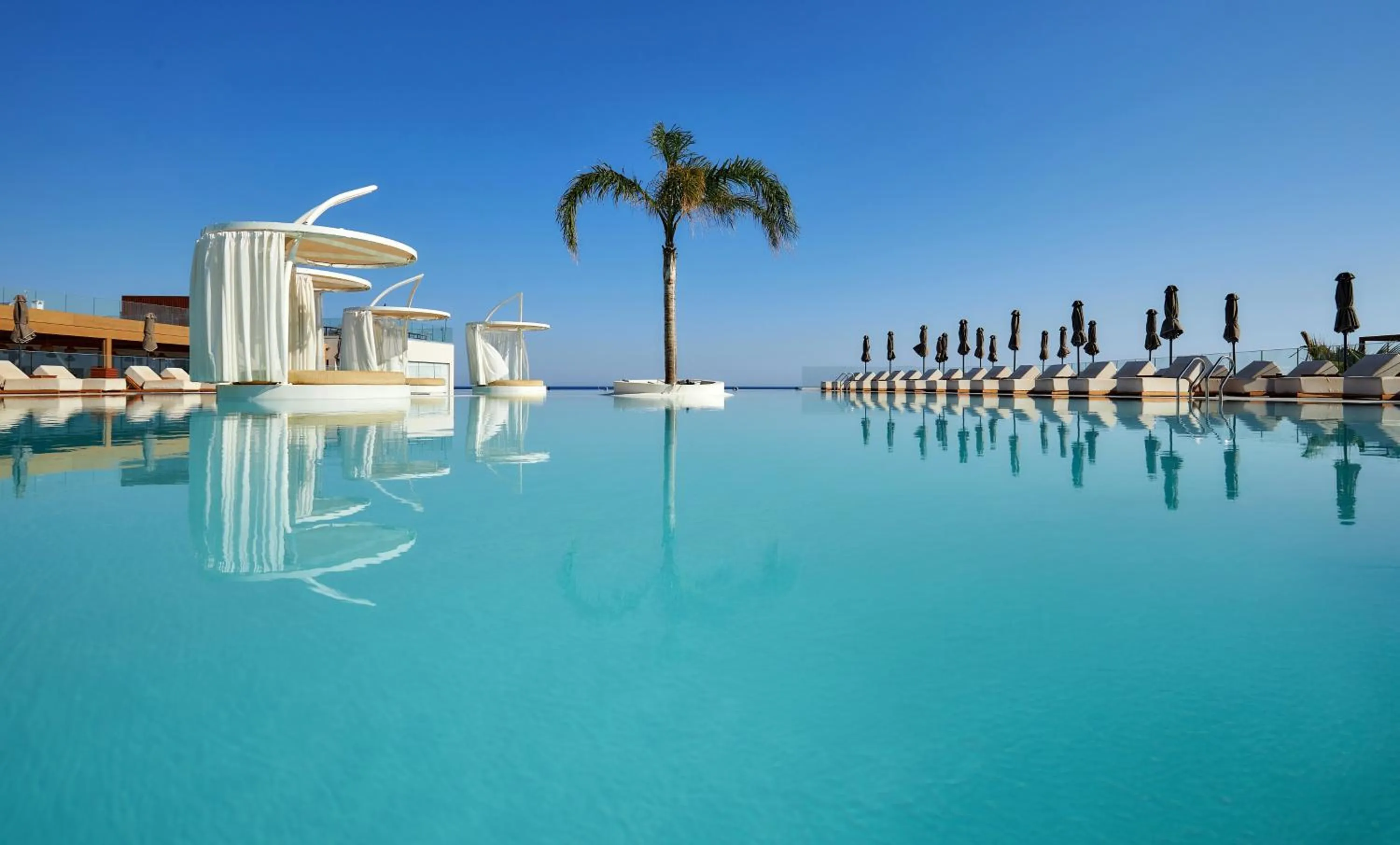 Swimming pool in Enorme Santanna Island