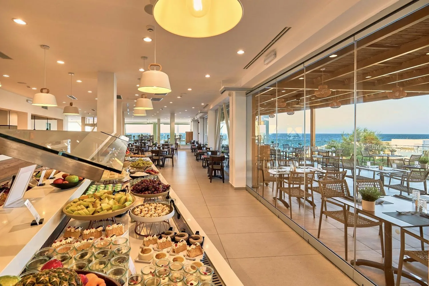 Restaurant/places to eat in Enorme Santanna Island