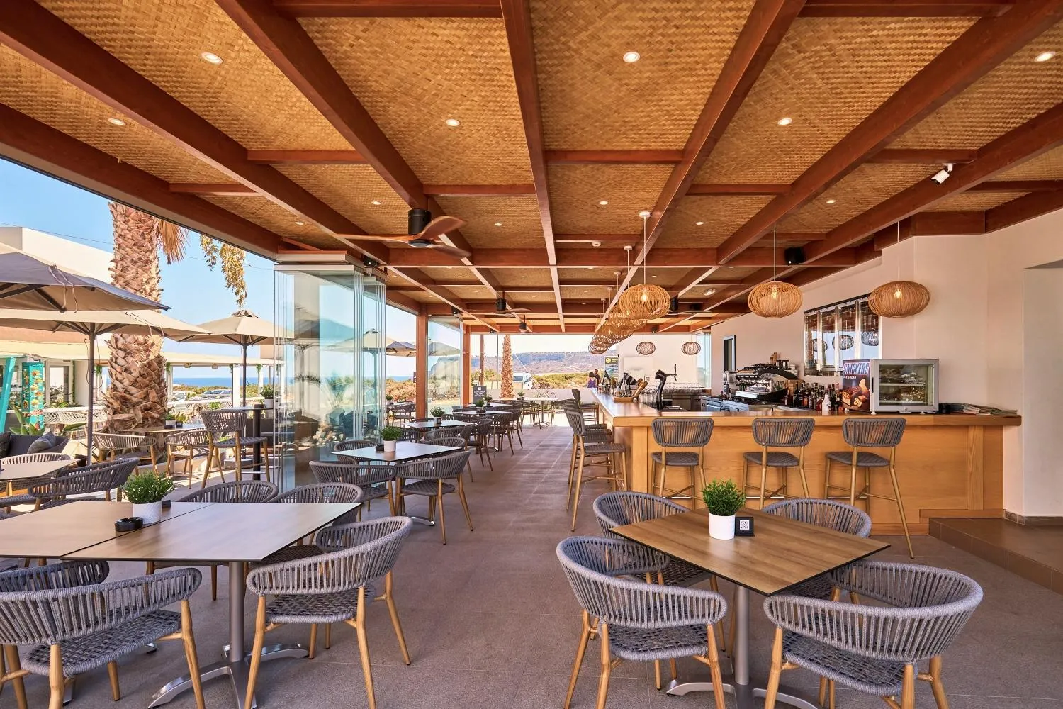 Restaurant/places to eat in Enorme Santanna Island