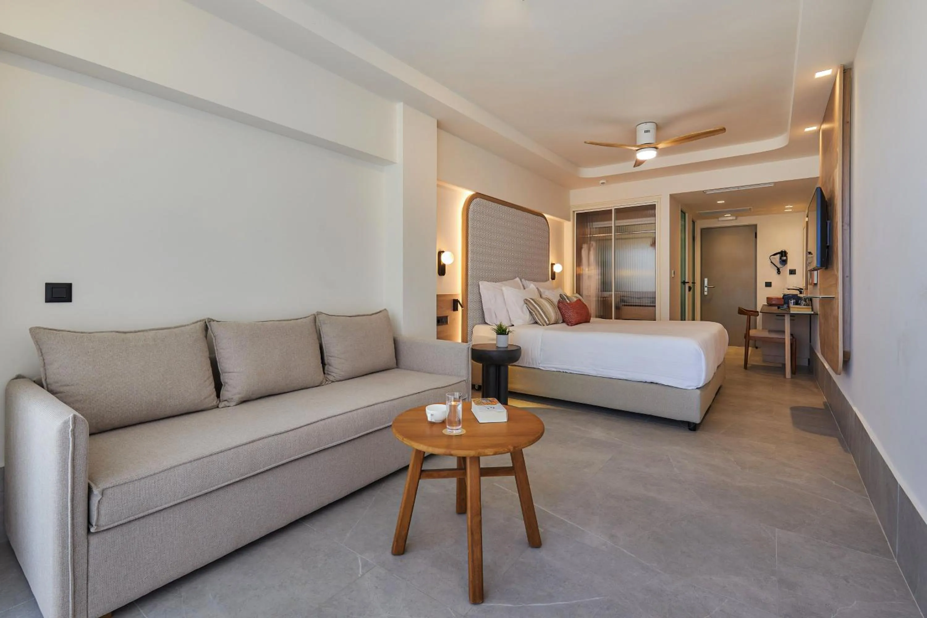 Photo of the whole room, Bed in Enorme Santanna Island