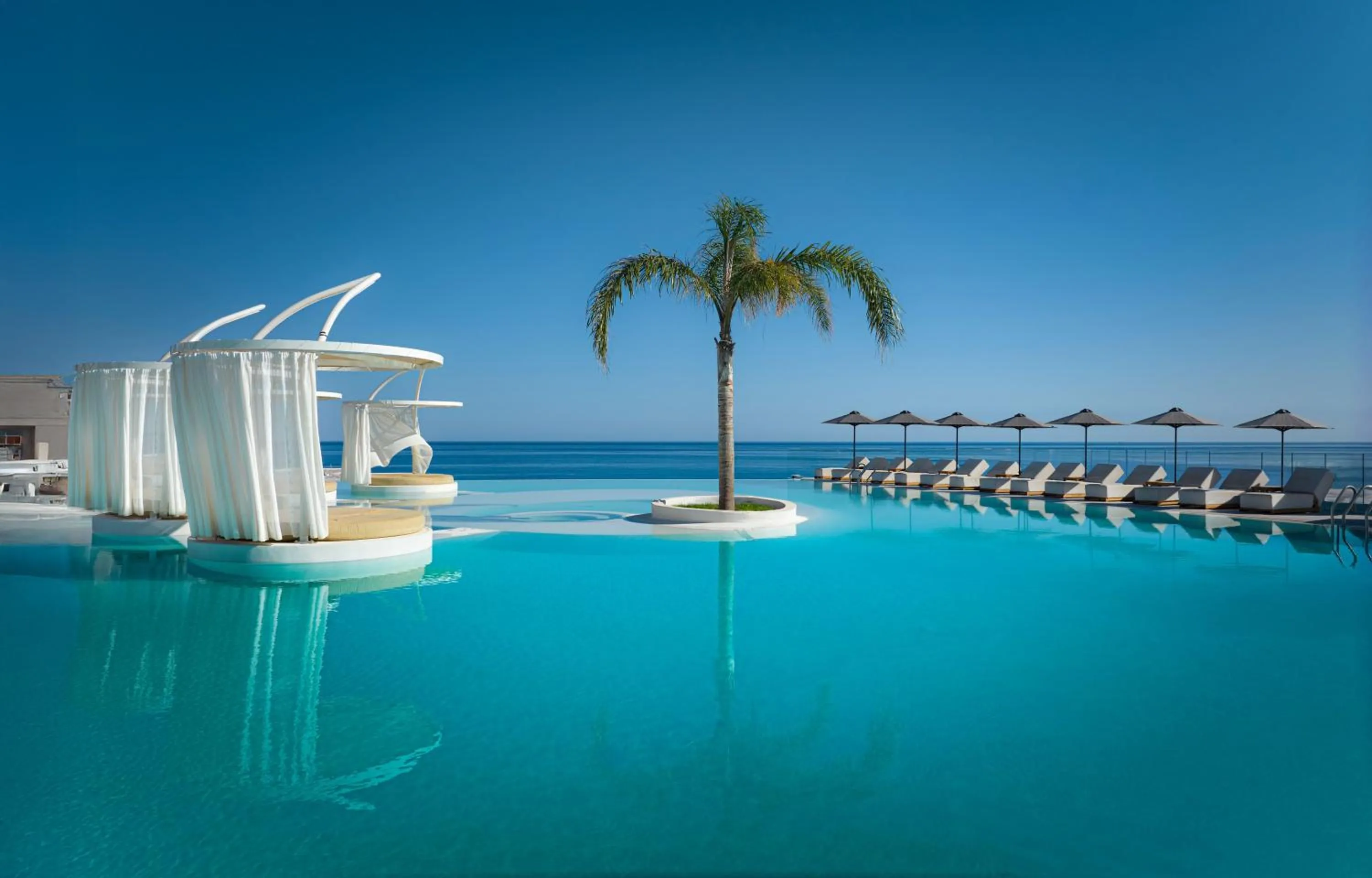 Pool view in Enorme Santanna Island