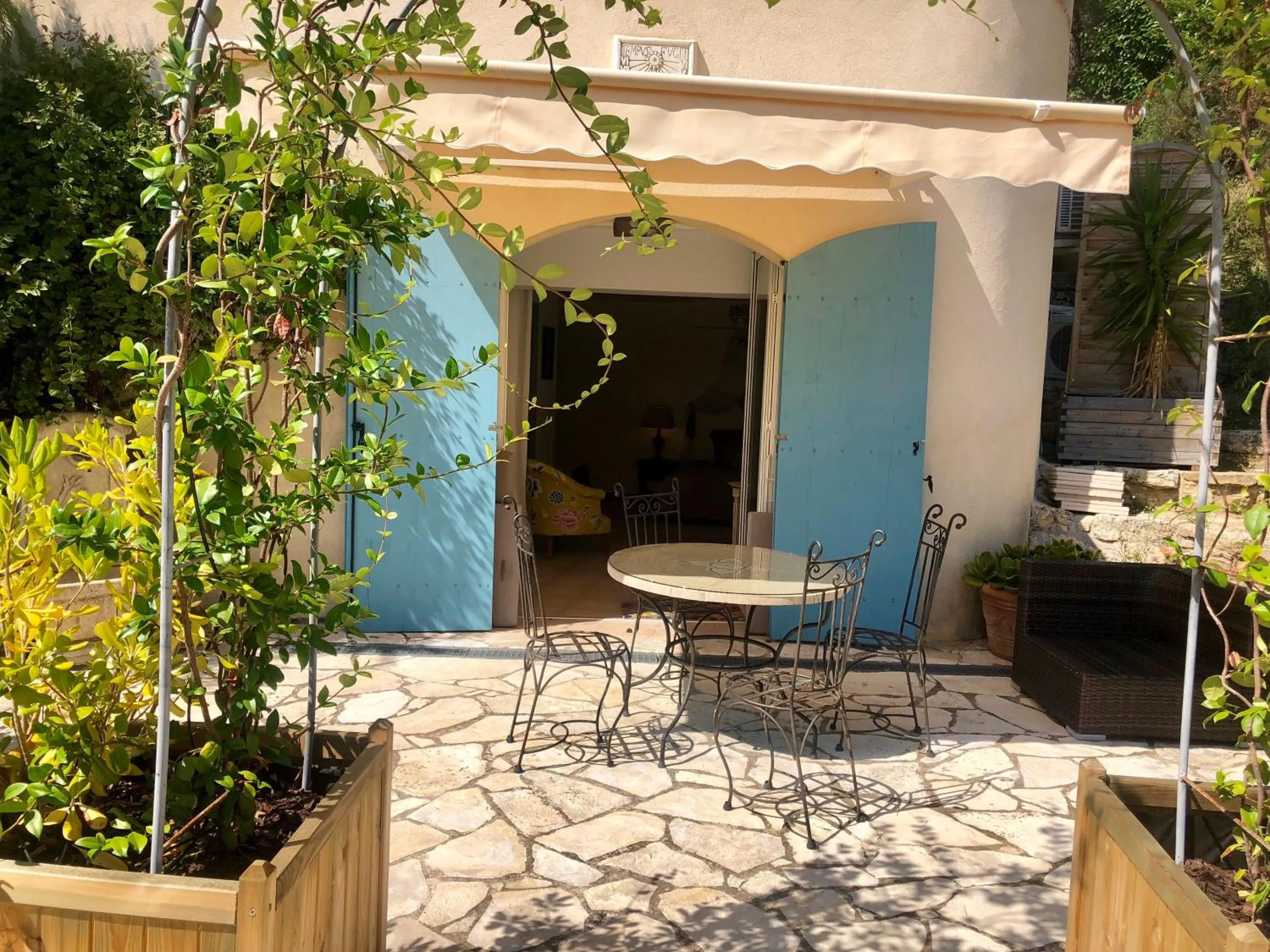 Patio in B&B Villa Ganesh