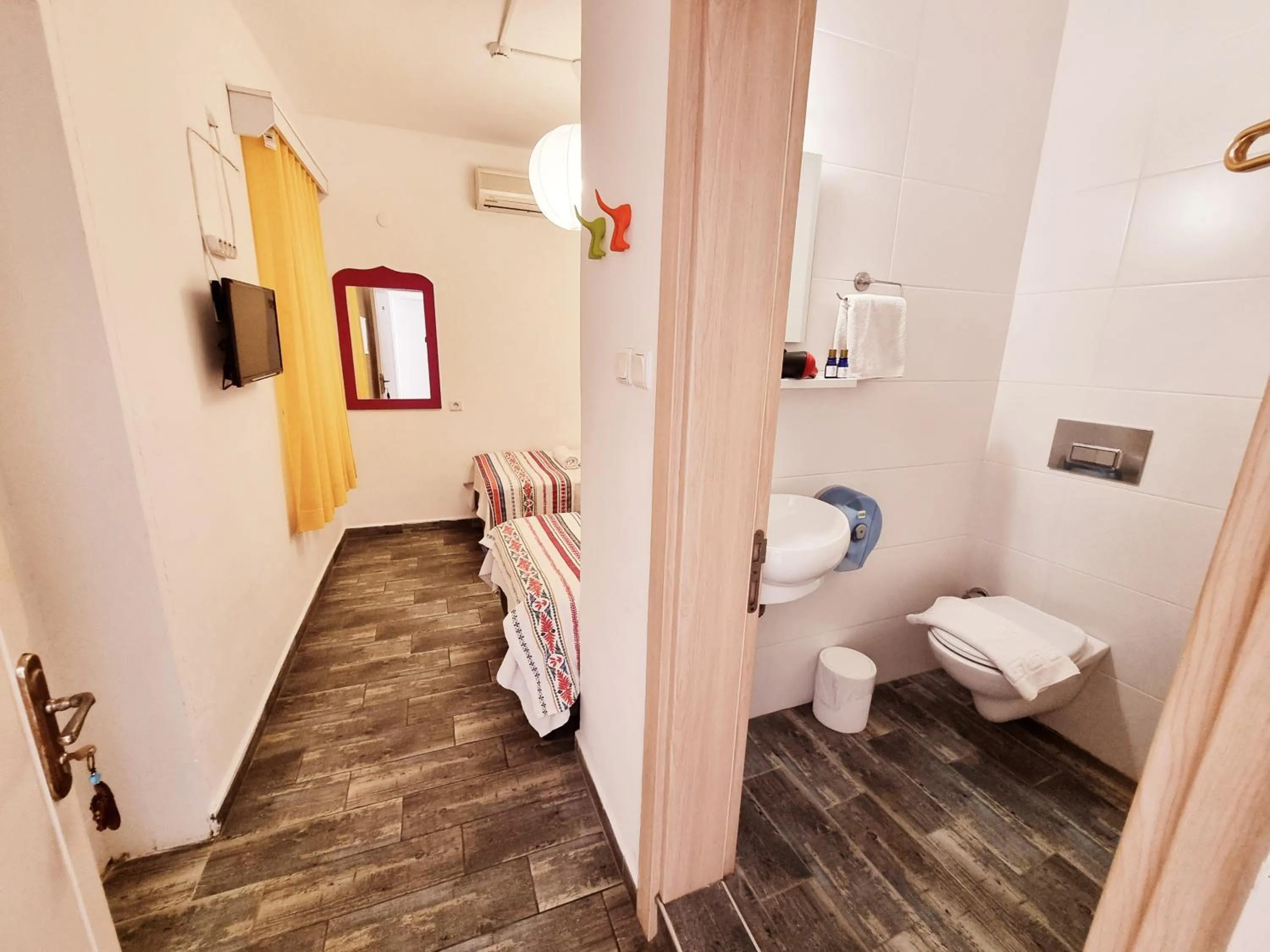 Photo of the whole room in Kumbahçe Fethiye Hanım Pansiyon BODRUM