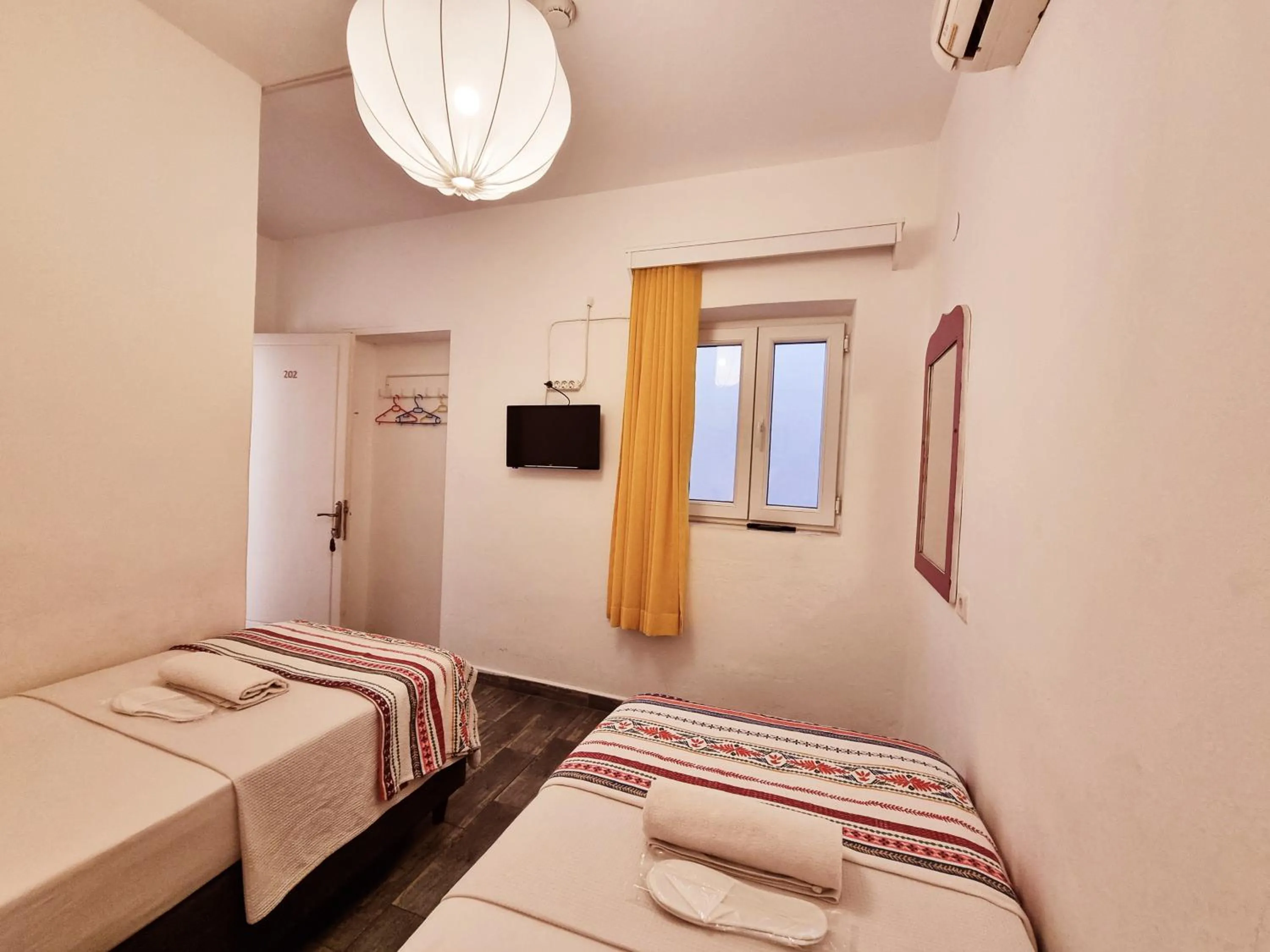 Photo of the whole room, Bed in Kumbahçe Fethiye Hanım Pansiyon BODRUM