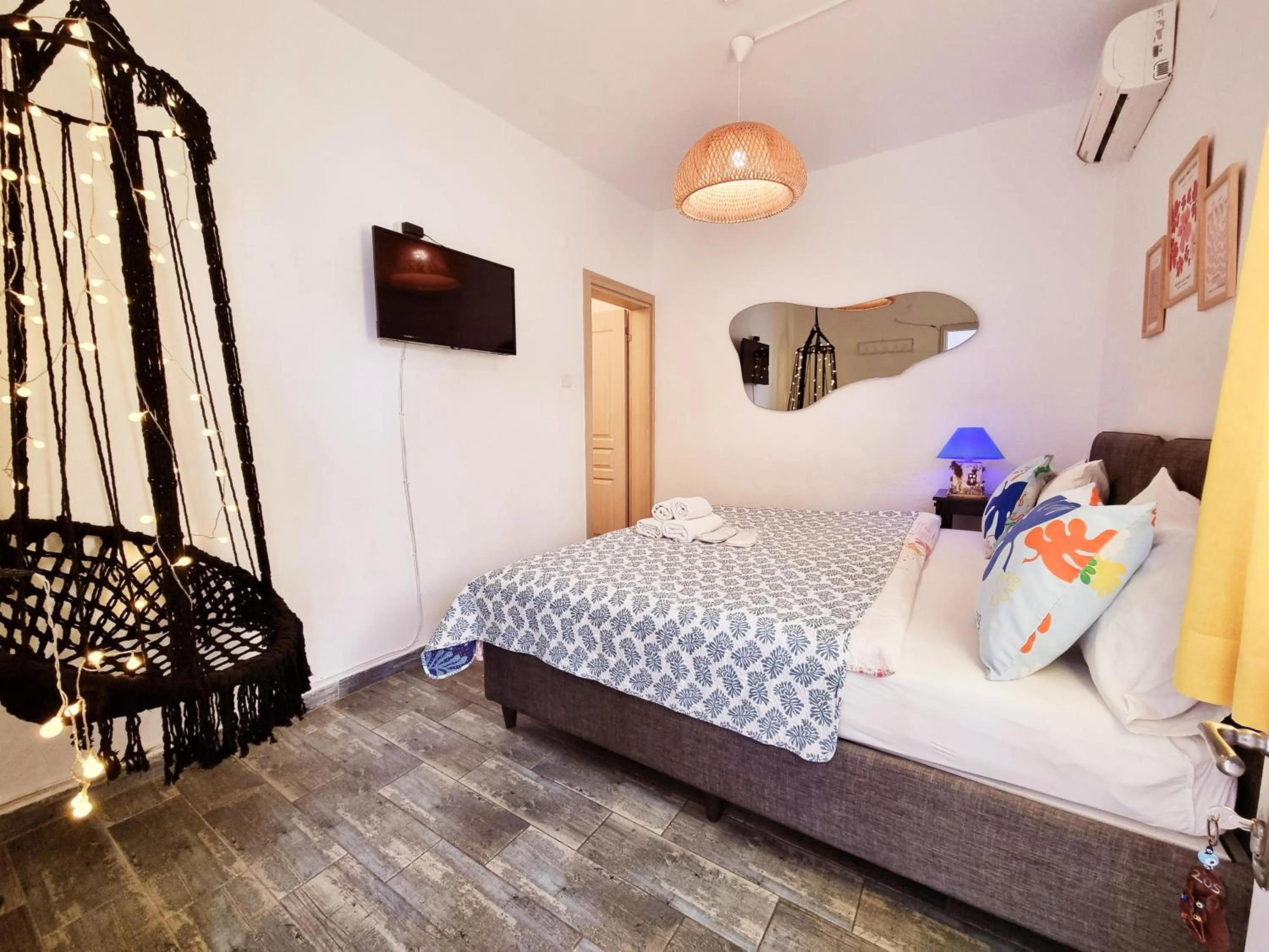 Photo of the whole room, Bed in Kumbahçe Fethiye Hanım Pansiyon BODRUM