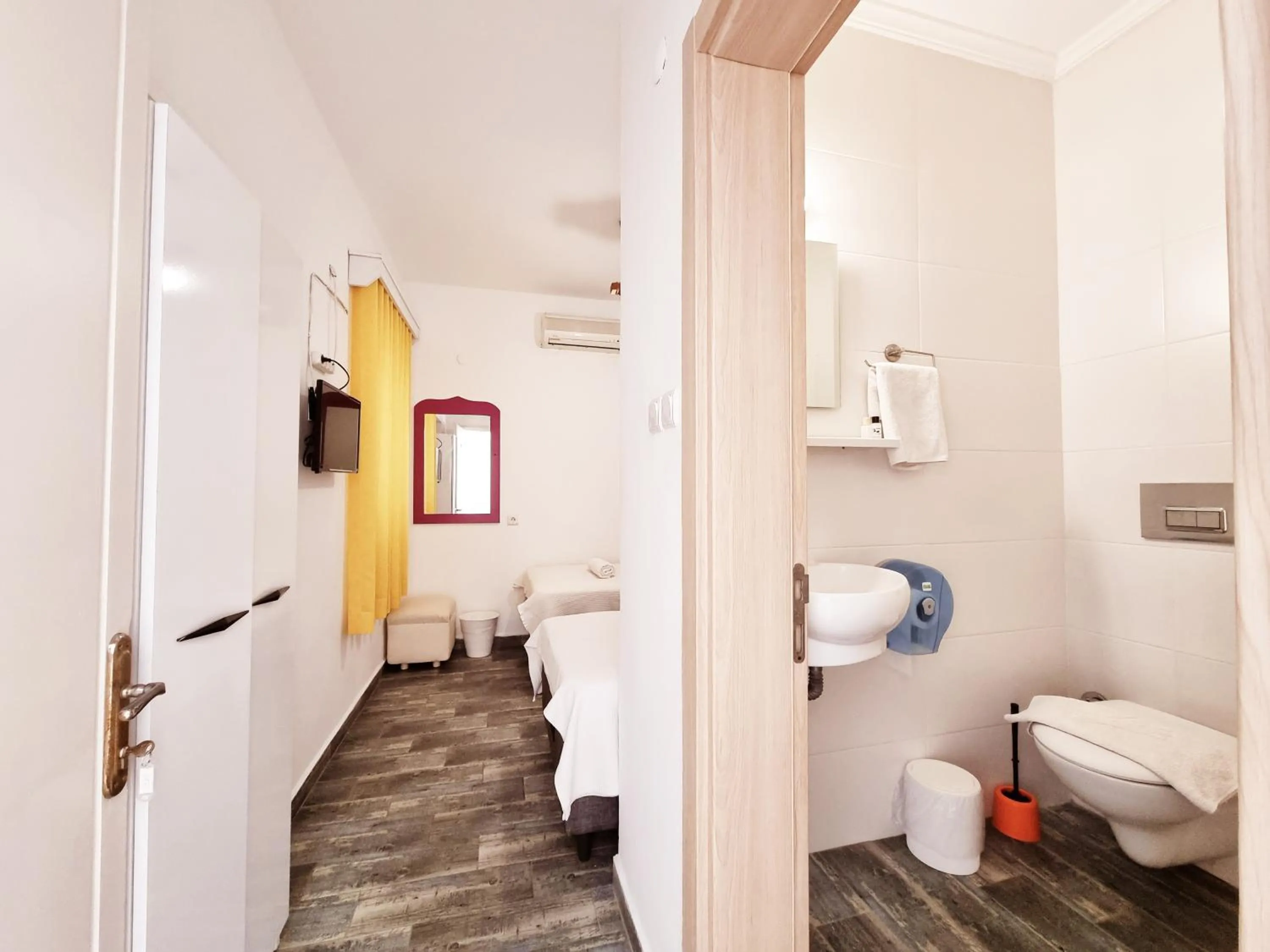 Photo of the whole room in Fethiye Motel