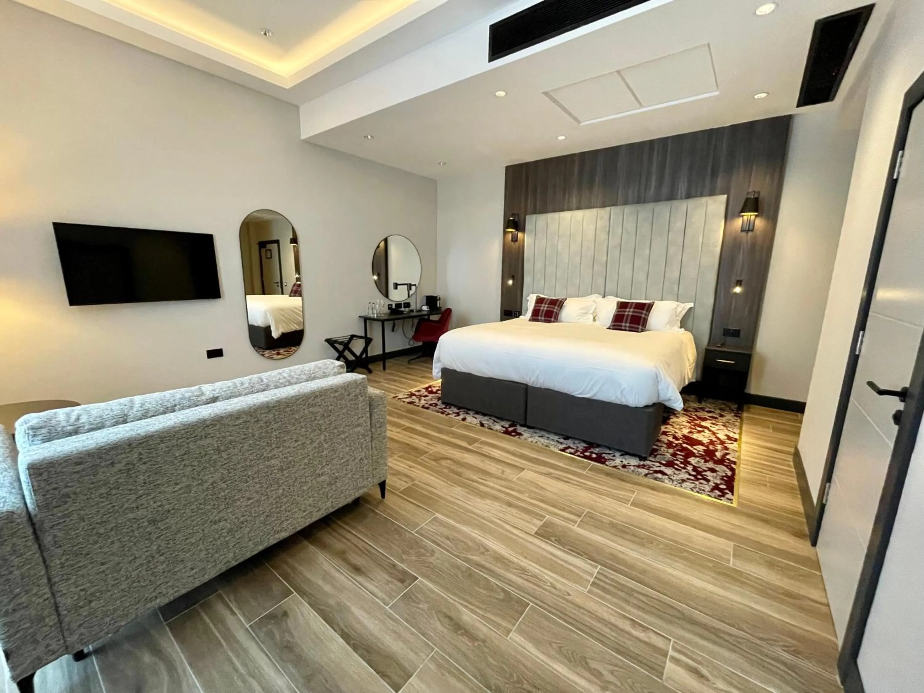 Photo of the whole room, Bed in Tynecastle Park Hotel