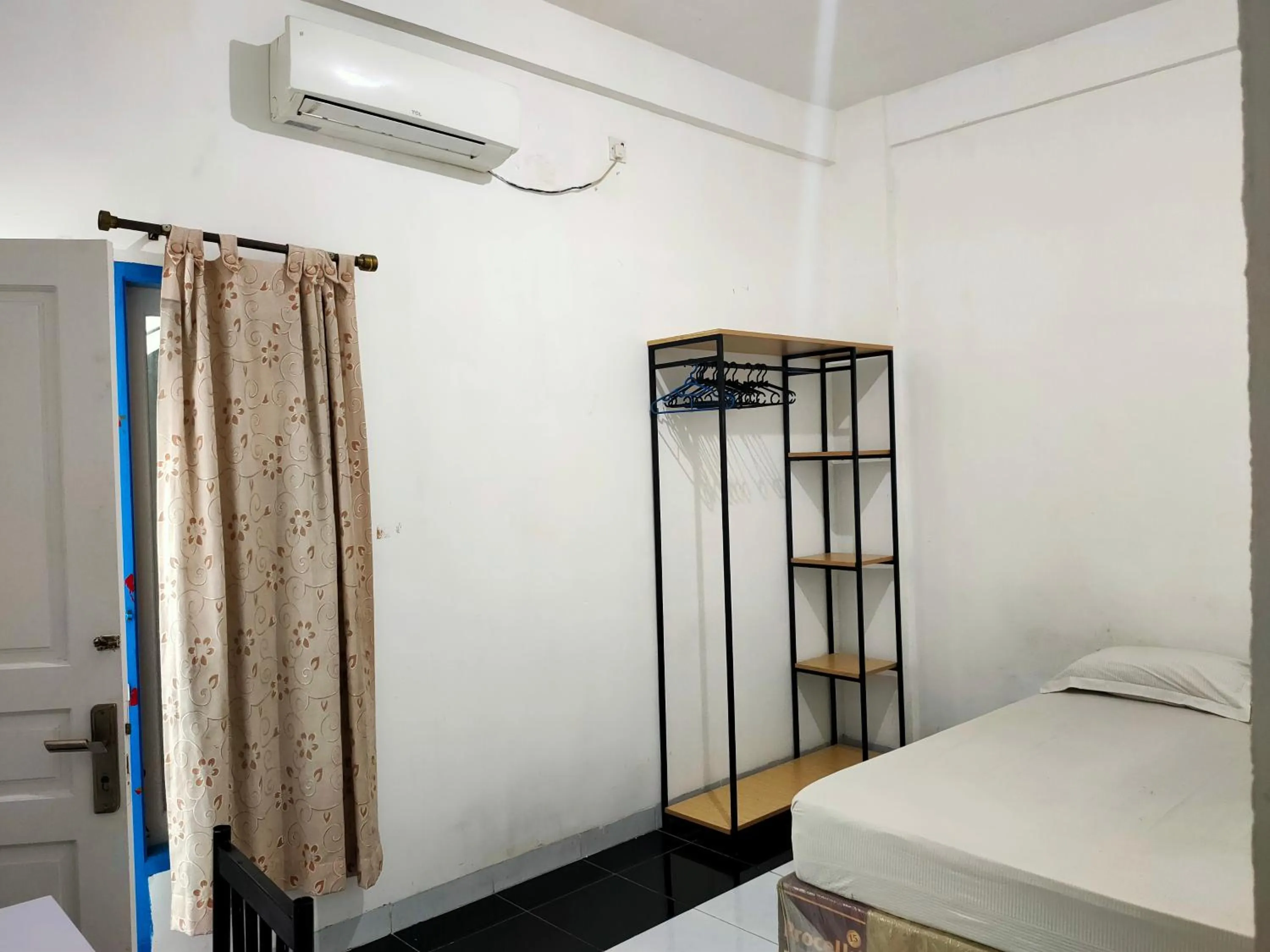 Bedroom, Bed in Hotel O Wisma Aluh AmbakNearPantai batu lima Asbullah tmbngn