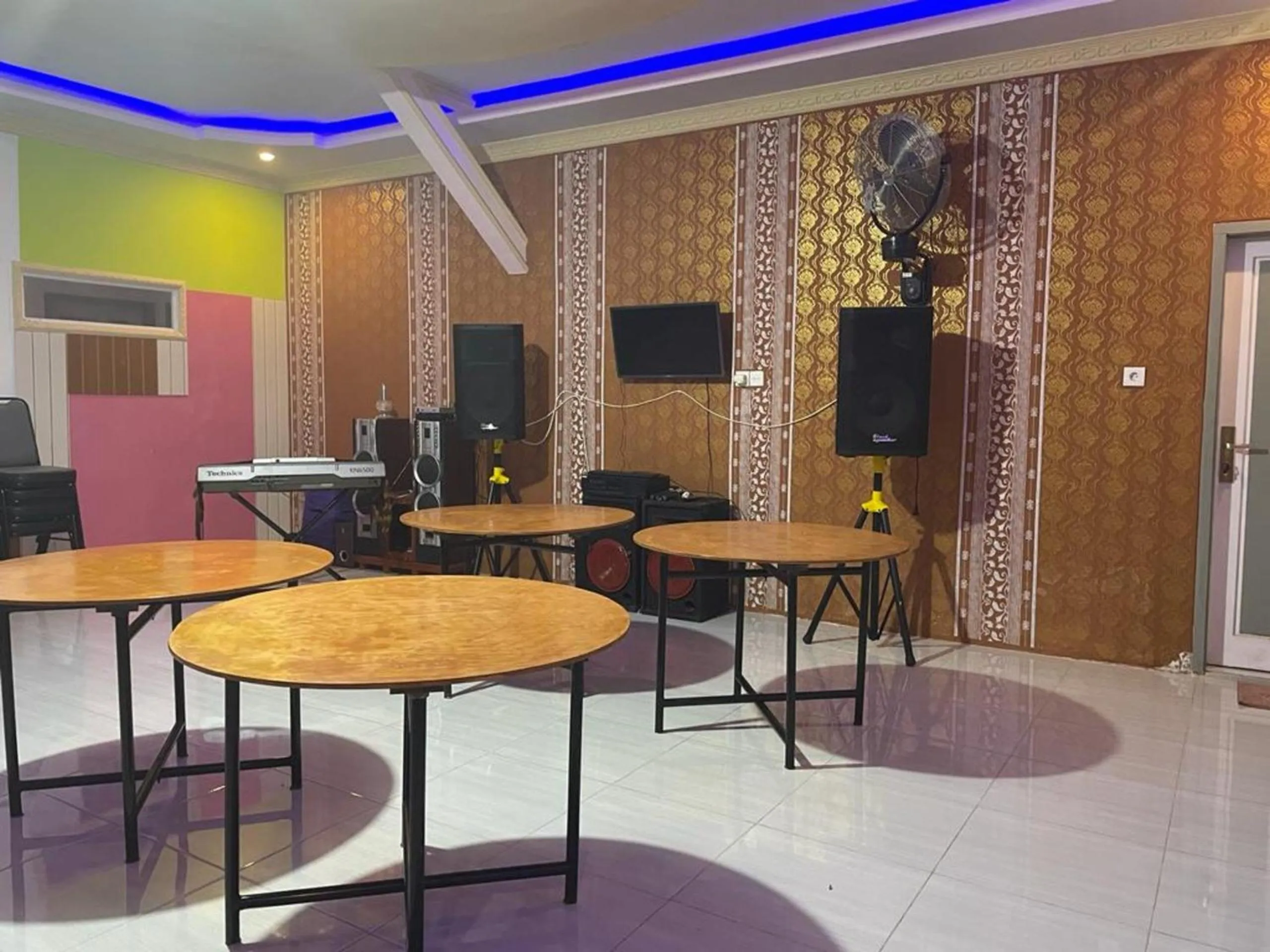 Lobby or reception in Hotel O Lima Saudara Syariah