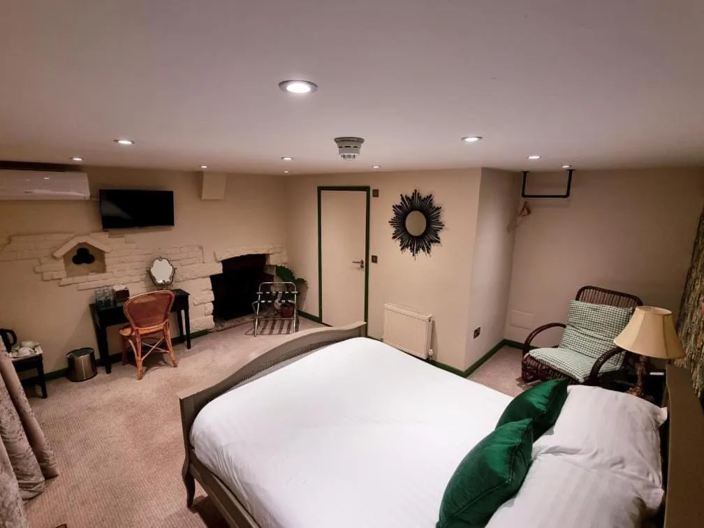 King Room in The Crescent Turner Hotel