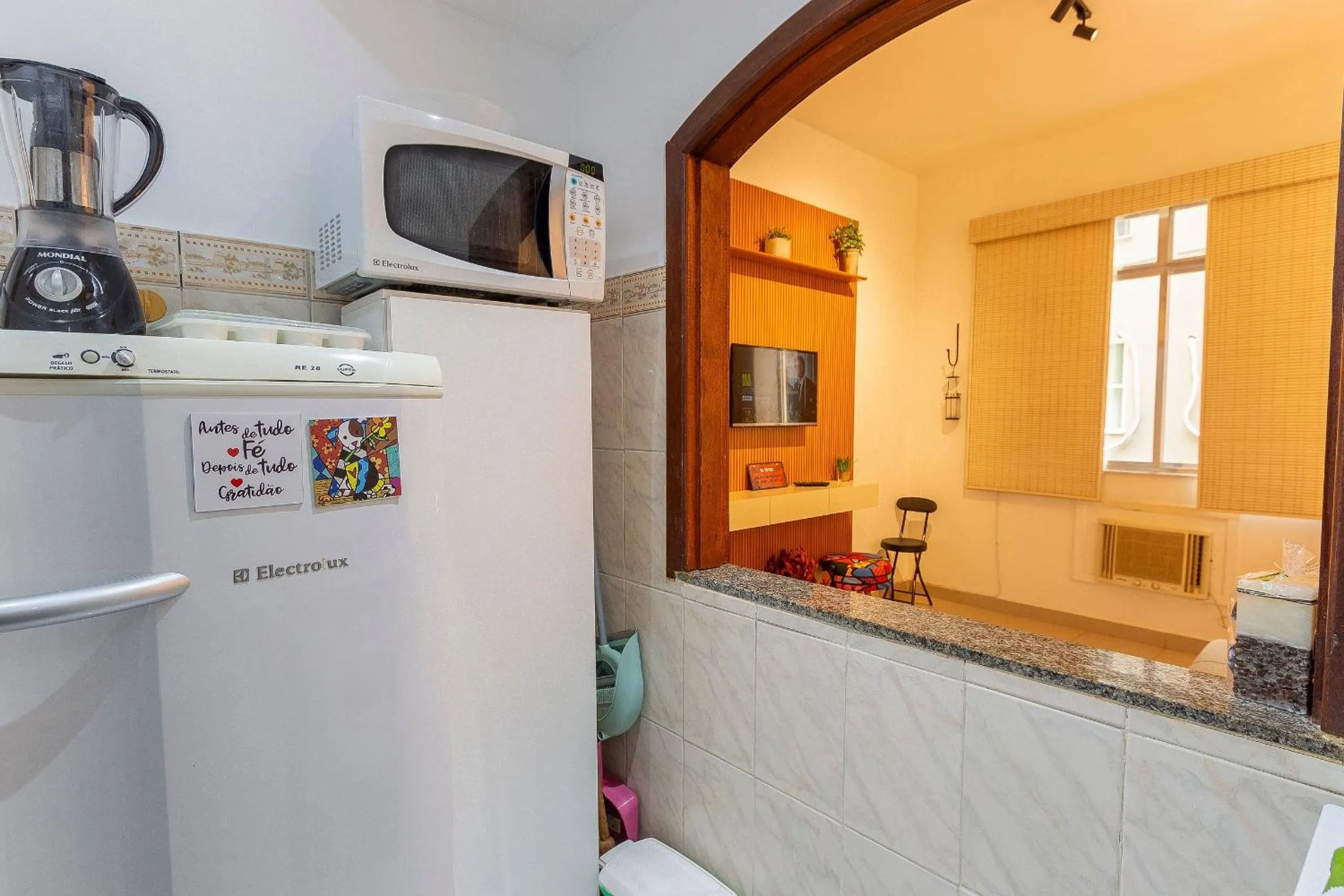 Kitchen or kitchenette in Copacabana Refúgio na Beira da Praia