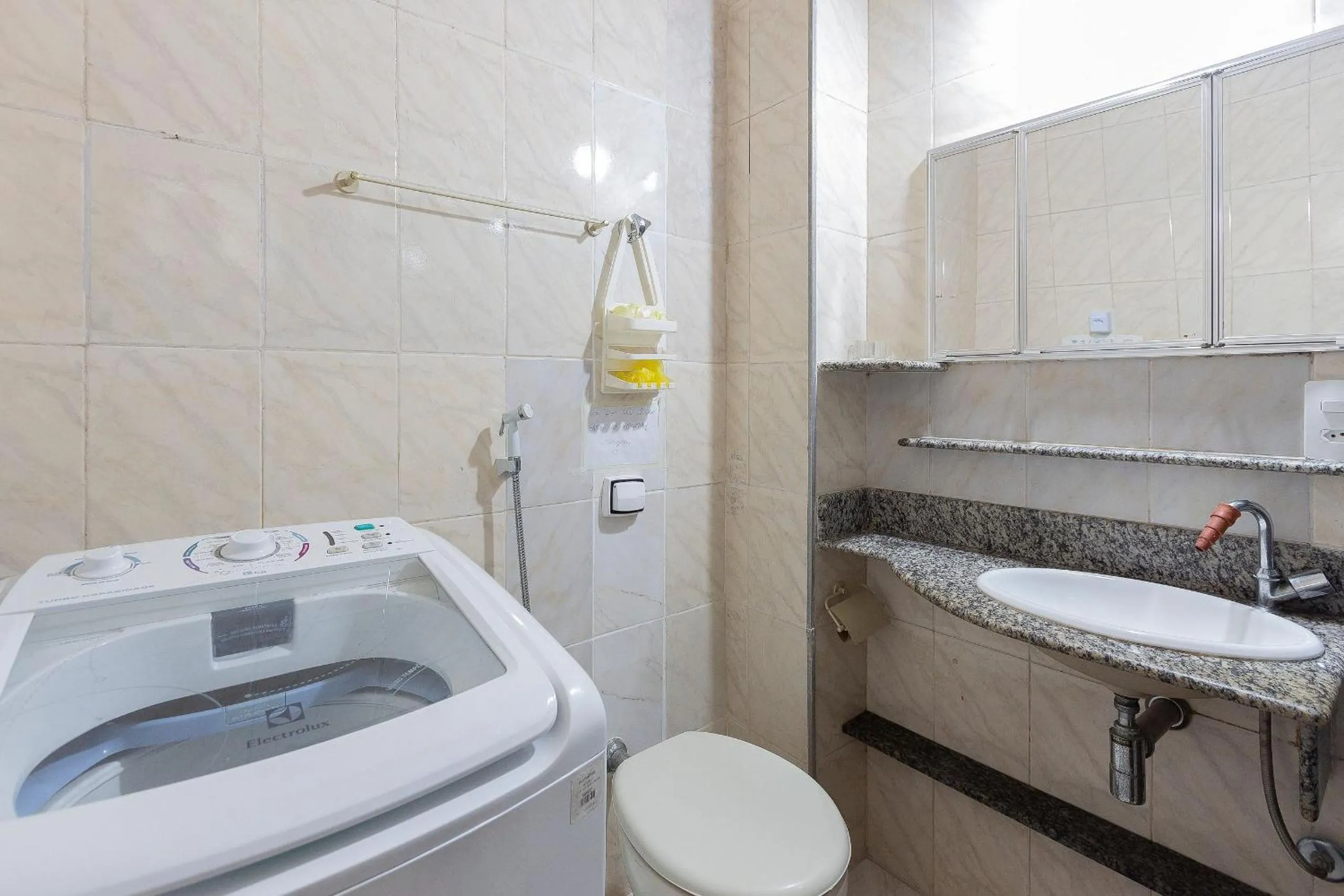 Shower in Copacabana Refúgio na Beira da Praia