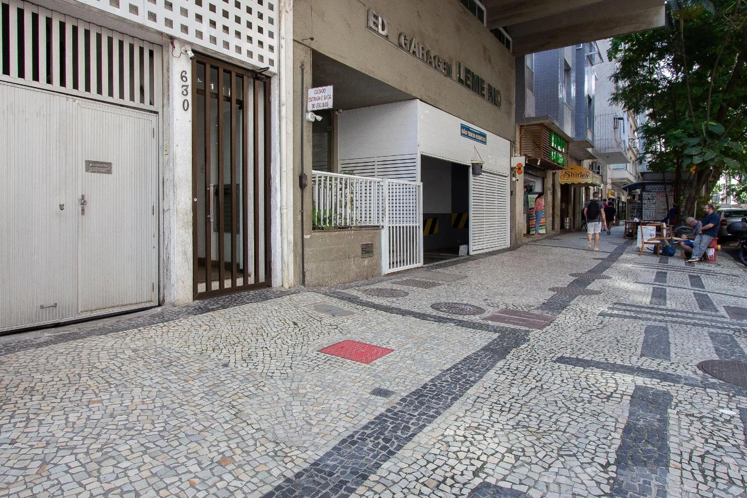 Shower in Copacabana Refúgio na Beira da Praia