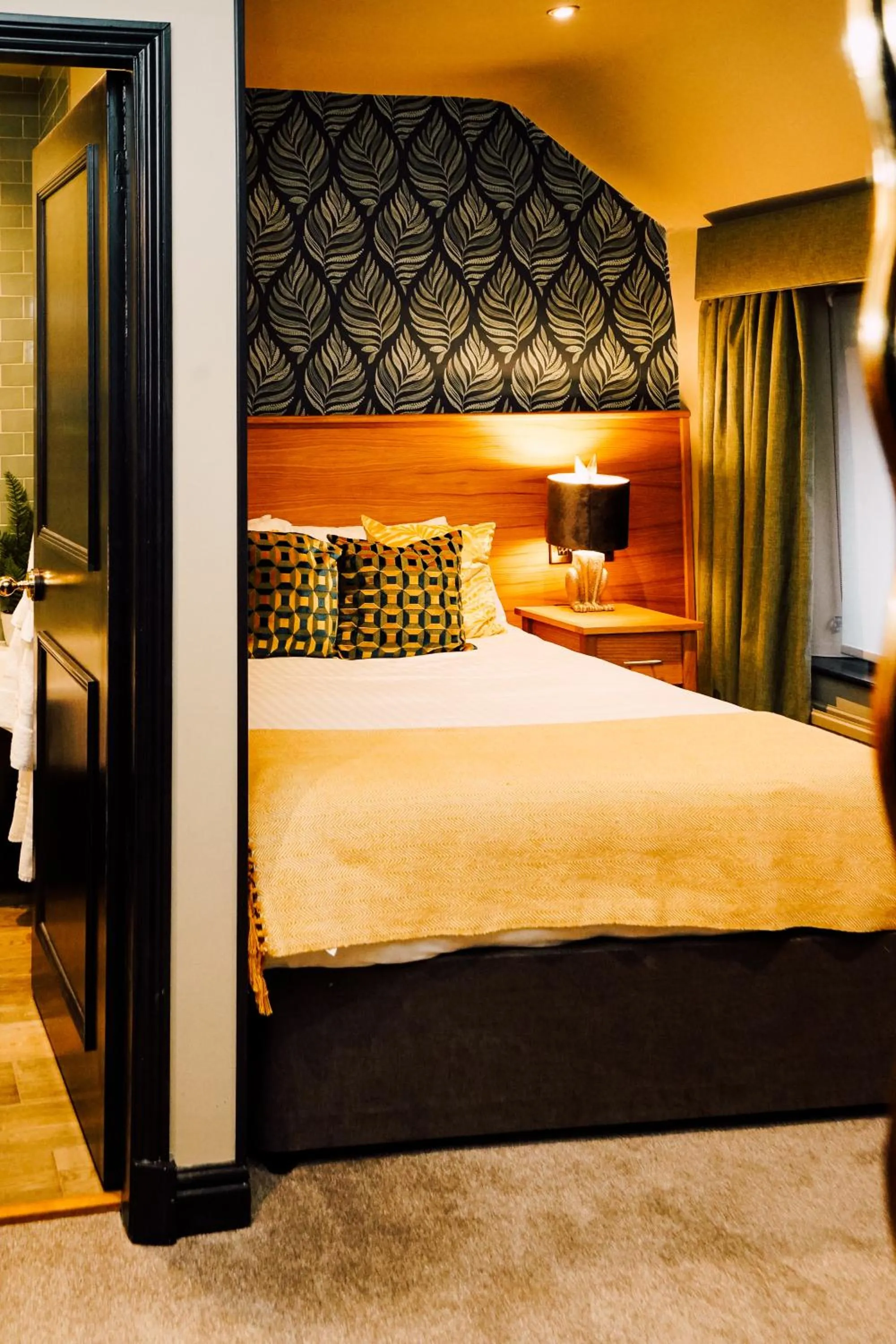 Bedroom, Bed in The George