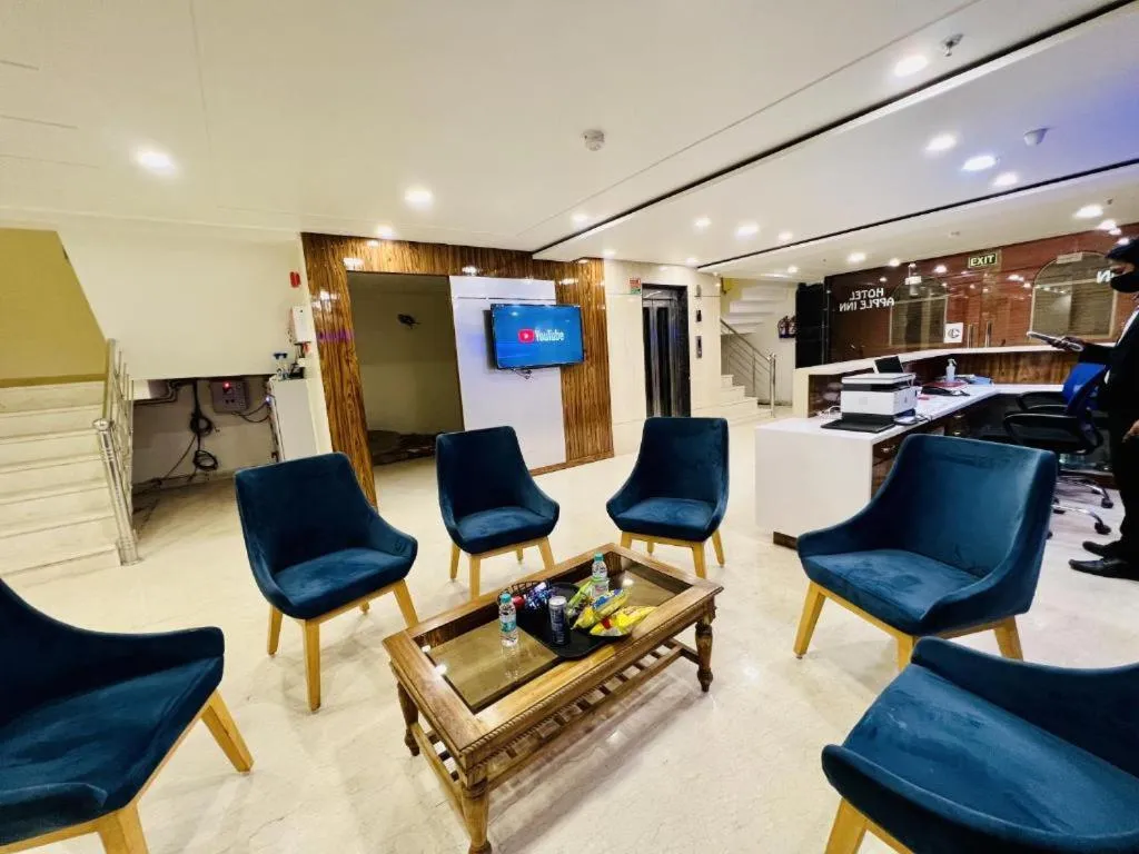 Communal lounge/ TV room in Hotel Apple Inn & Suites, New Delhi