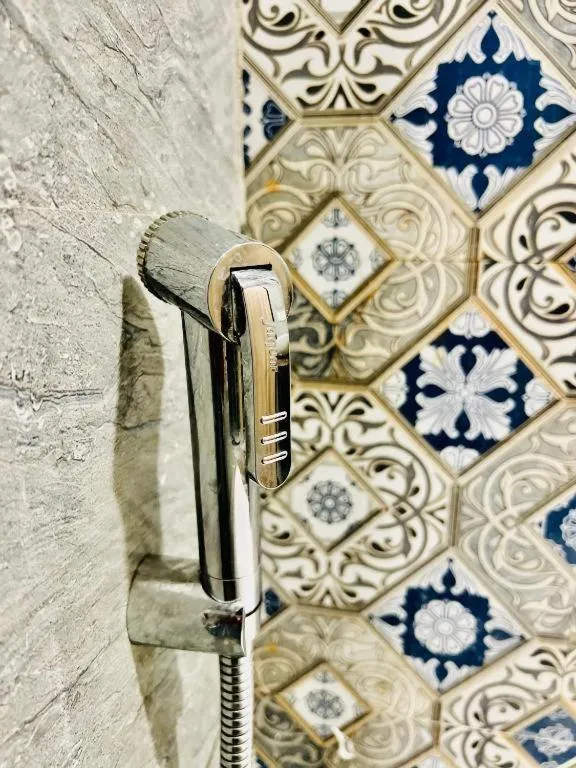 Bathroom in Hotel Apple Inn & Suites, New Delhi