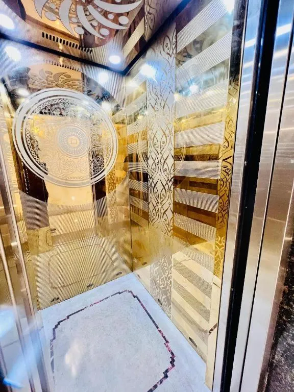 Bathroom in Hotel Apple Inn & Suites, New Delhi