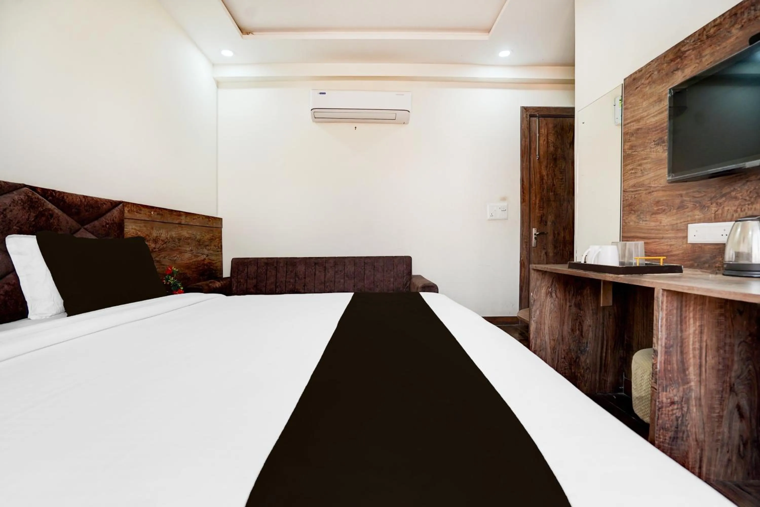 Bedroom, Bed in Townhouse Taj Mahal East Gate Formerly Royal Empire