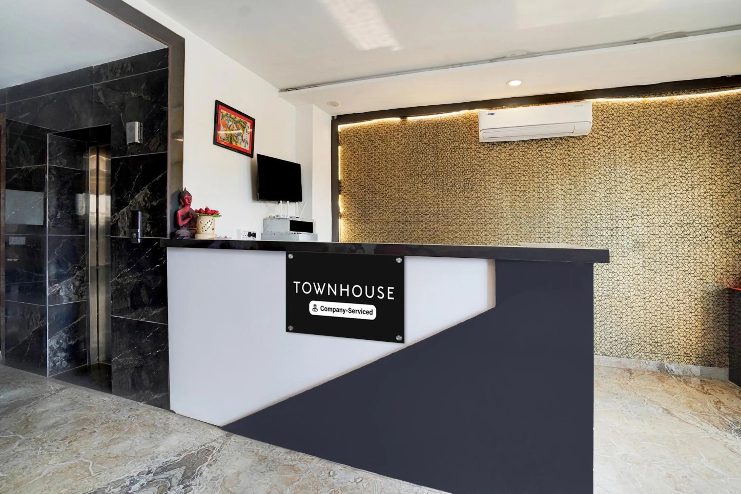 Lobby or reception in Townhouse Taj Mahal East Gate Formerly Royal Empire