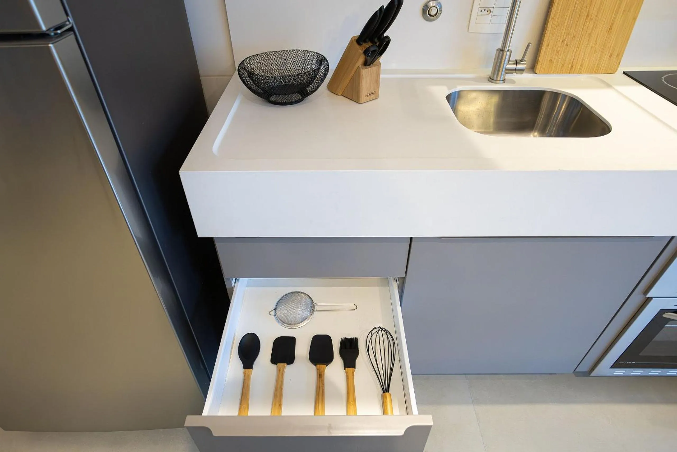 Kitchen or kitchenette in One Eleven Home And Work By Helbor