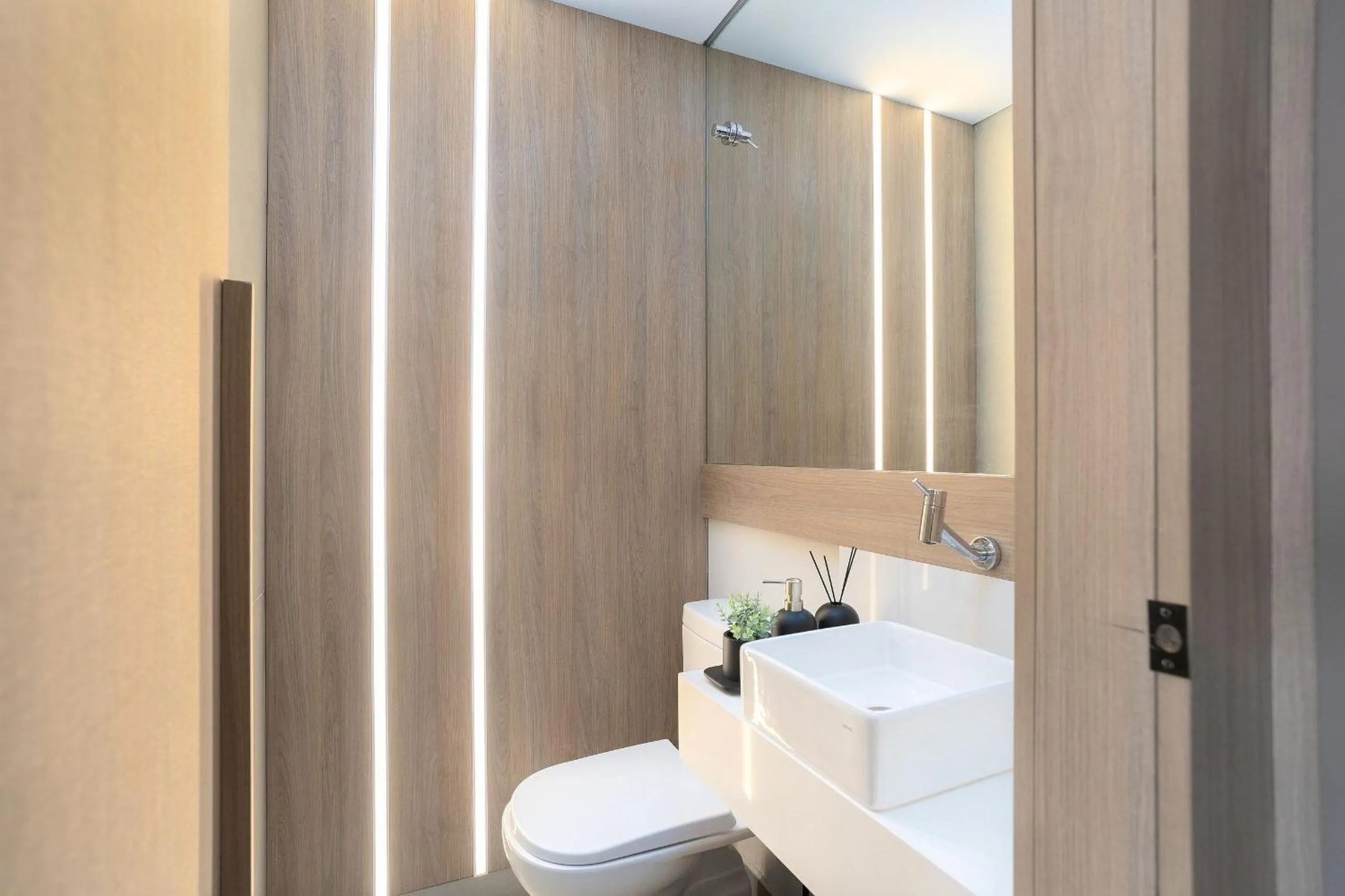 Toilet in One Eleven Home And Work By Helbor