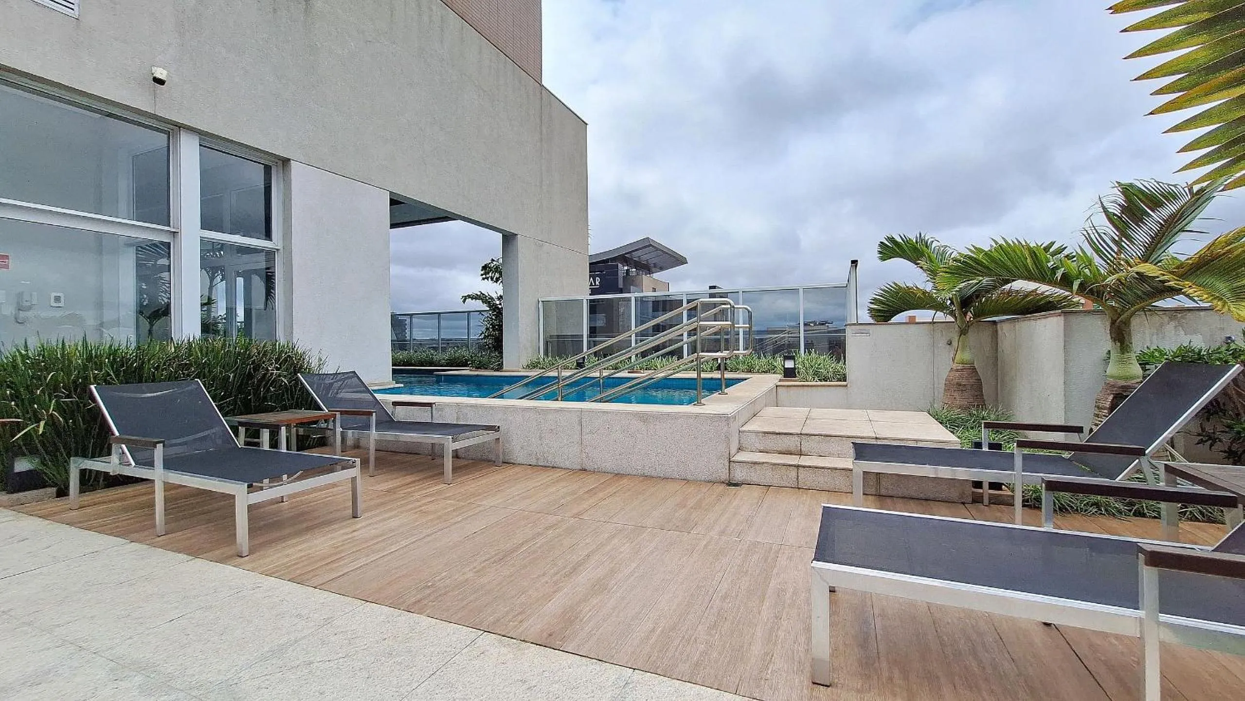 Swimming pool in One Eleven Home And Work By Helbor