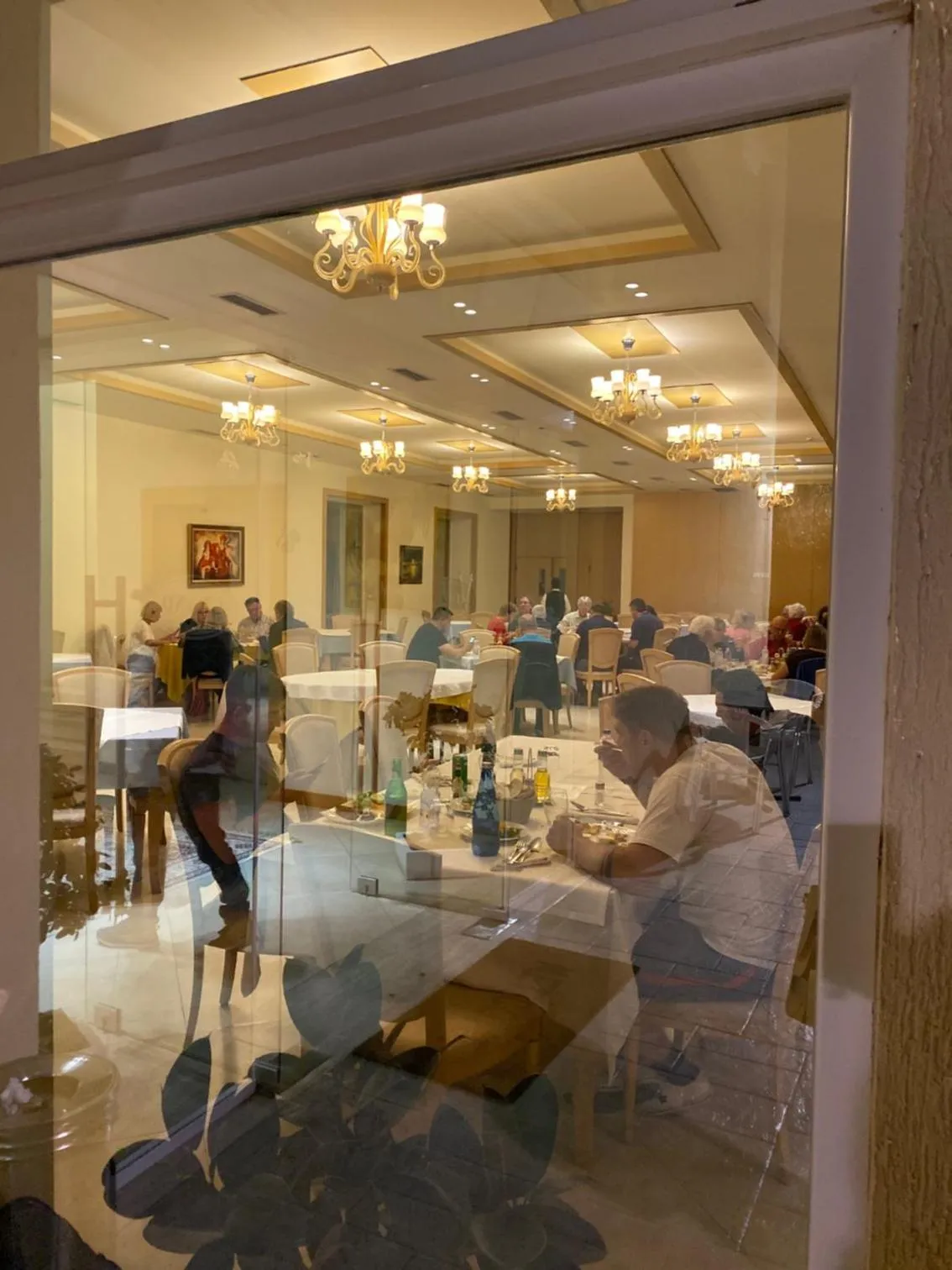 Restaurant/places to eat in Grand White City Hotel