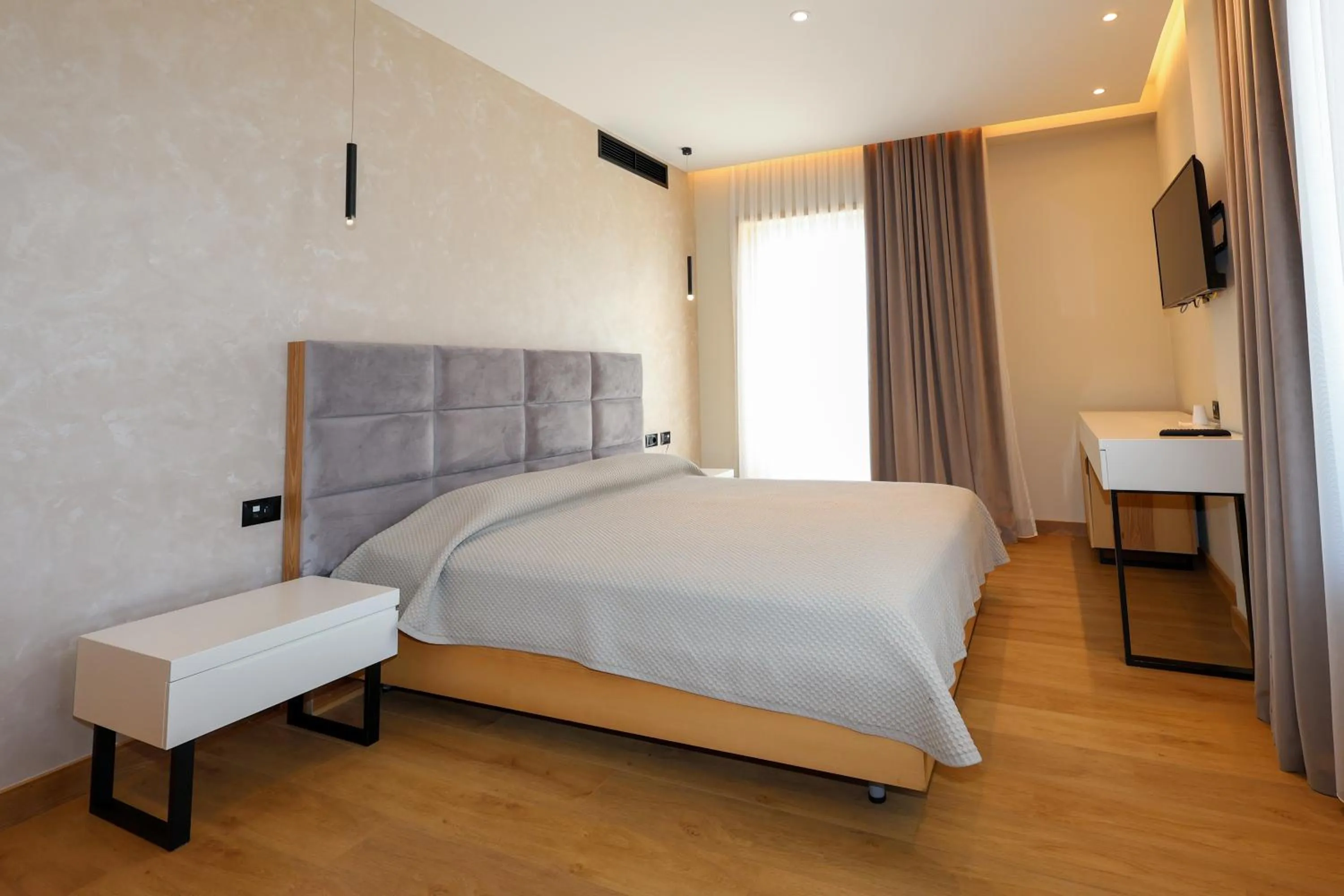 Bedroom, Bed in Grand White City Hotel