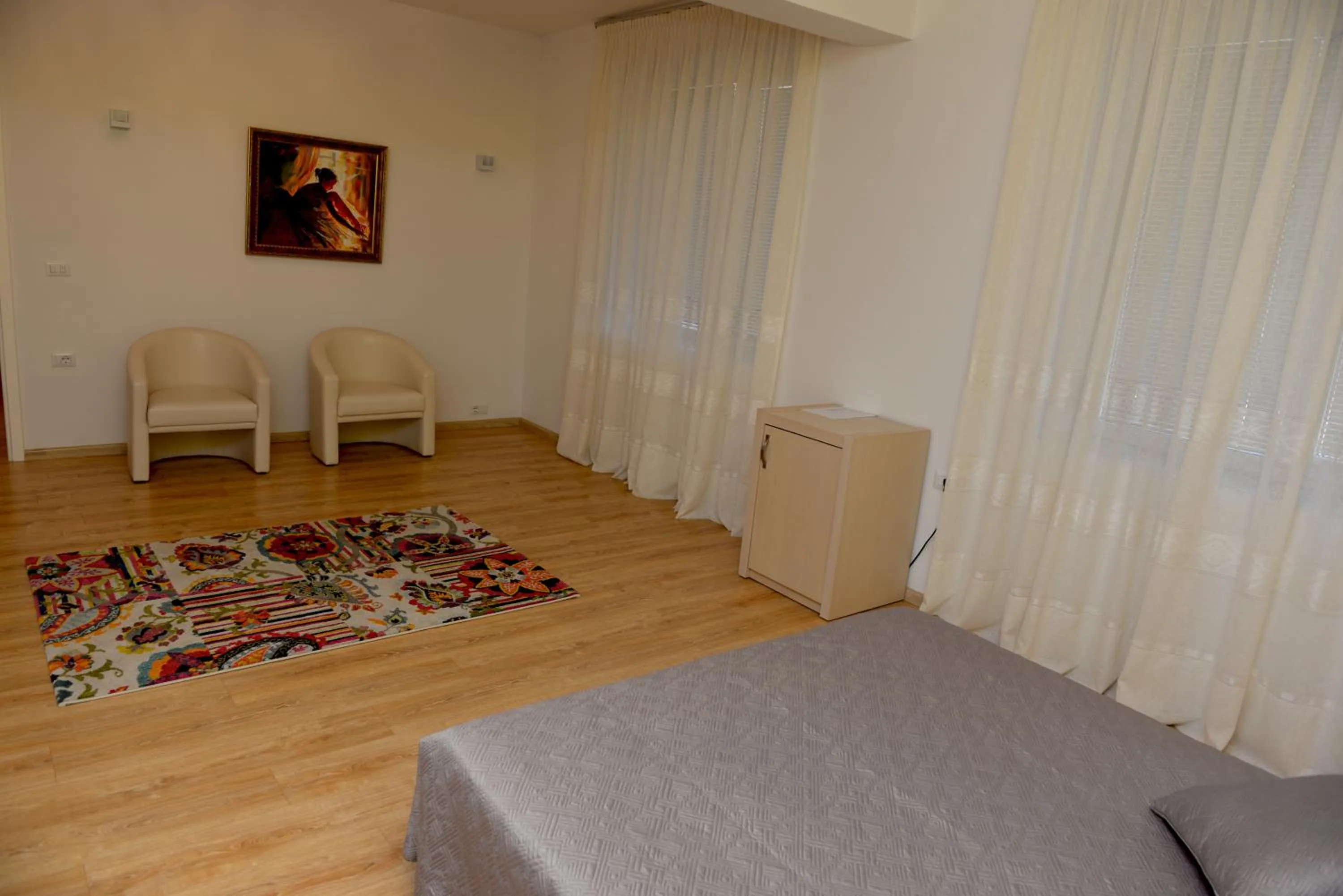 Decorative detail in Grand White City Hotel