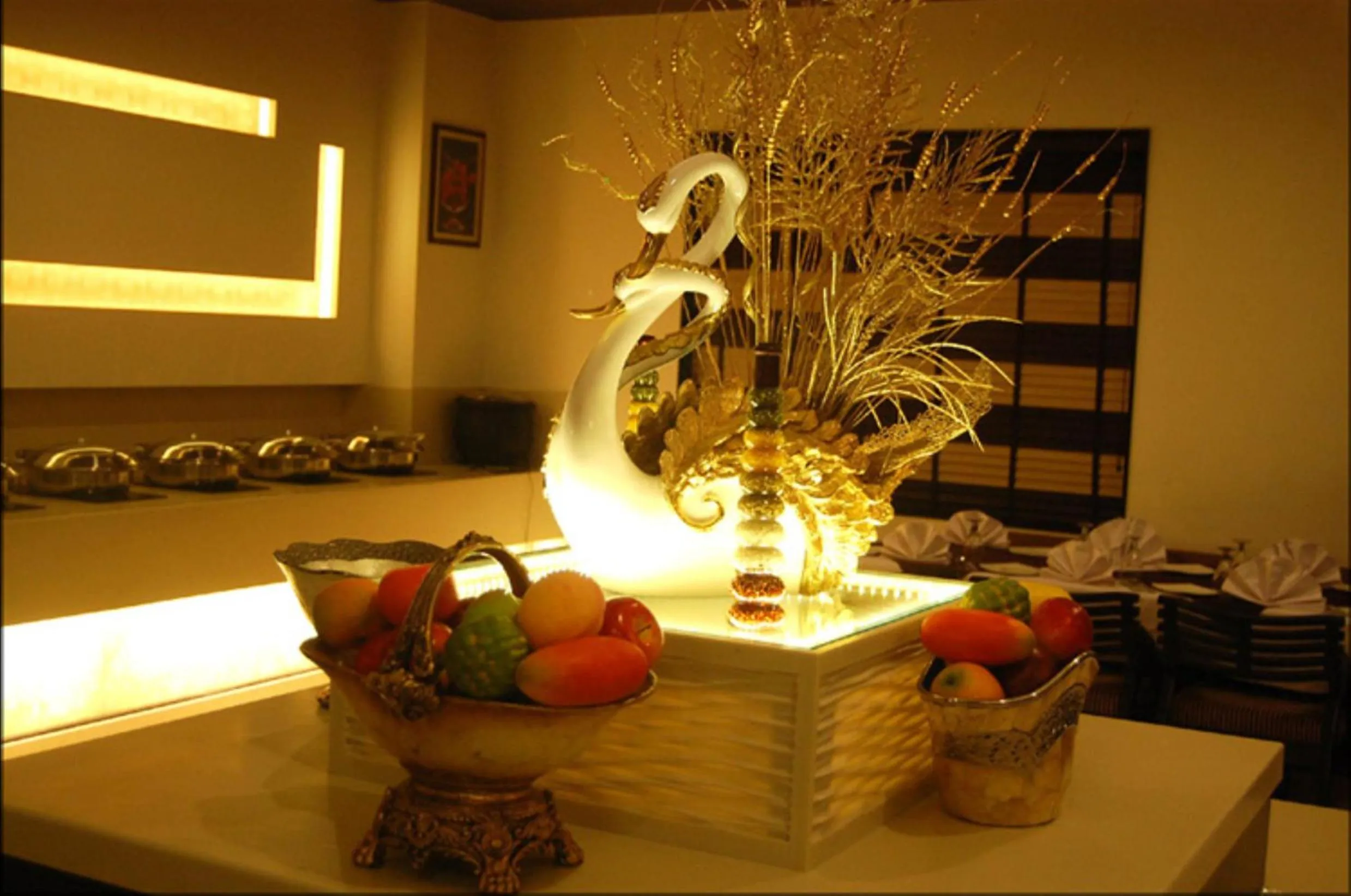 Restaurant/places to eat in Hotel Royale Ambience