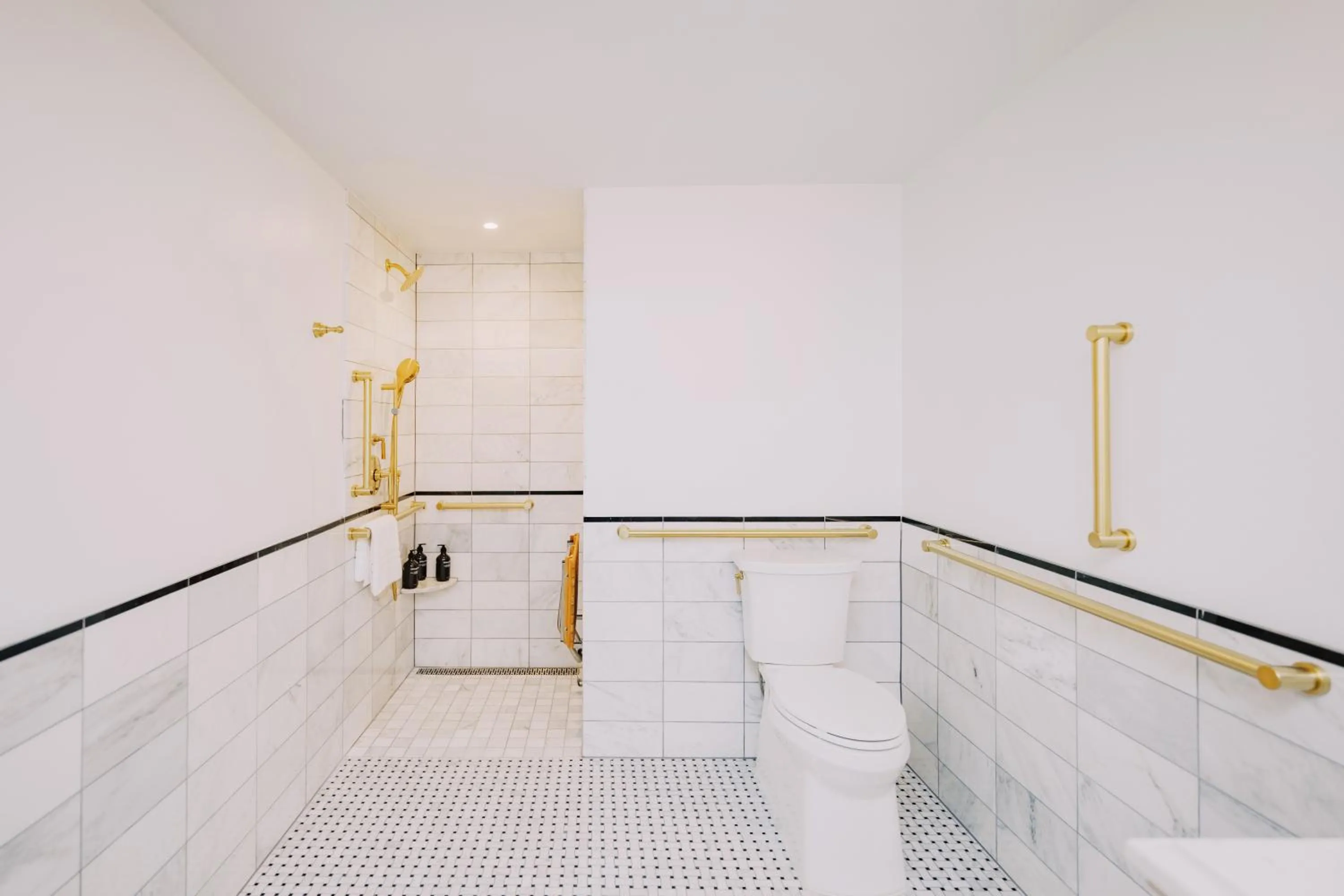 Bathroom in Hotel Heron Old Town Alexandria