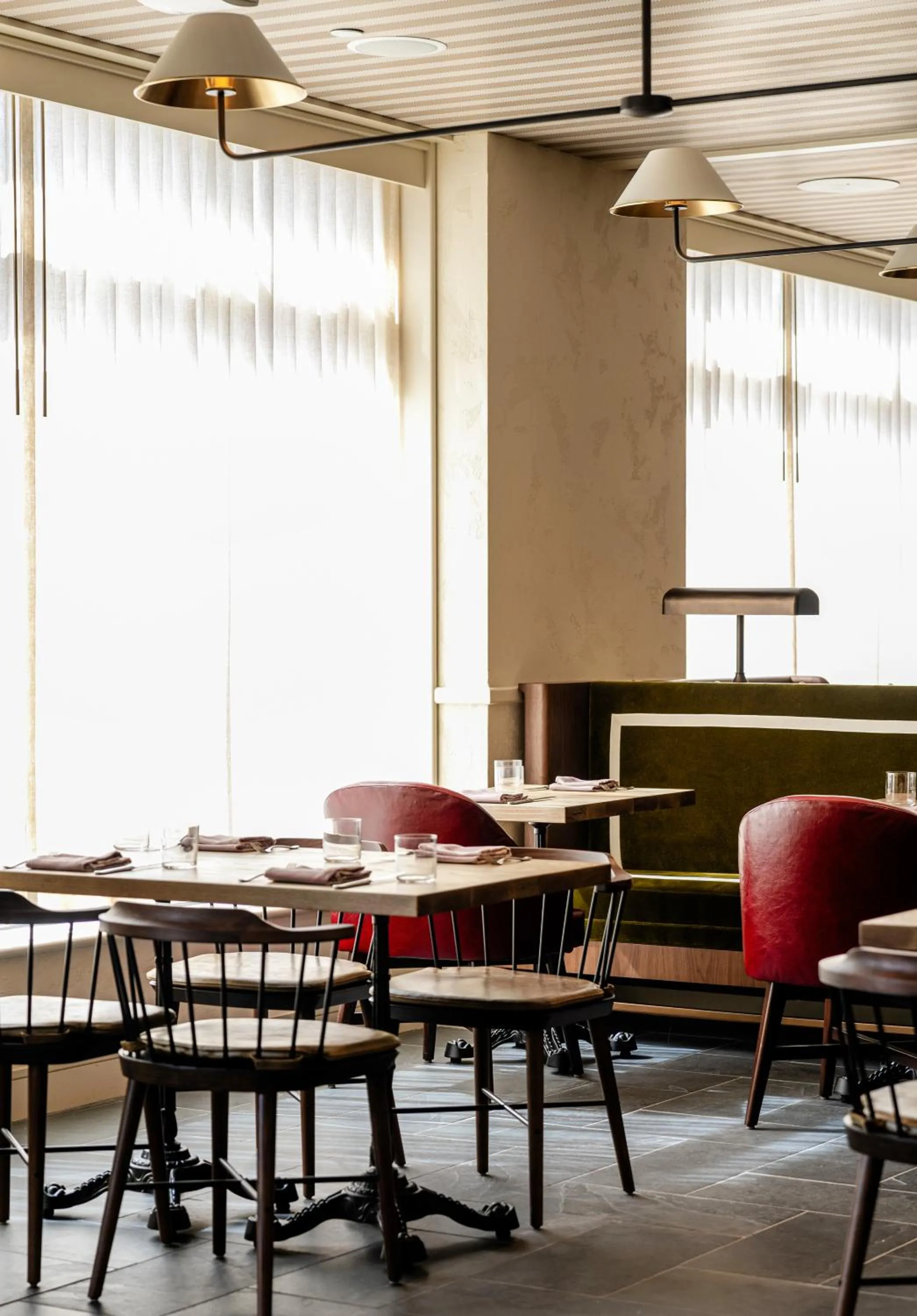 Restaurant/places to eat in Hotel Heron Old Town Alexandria