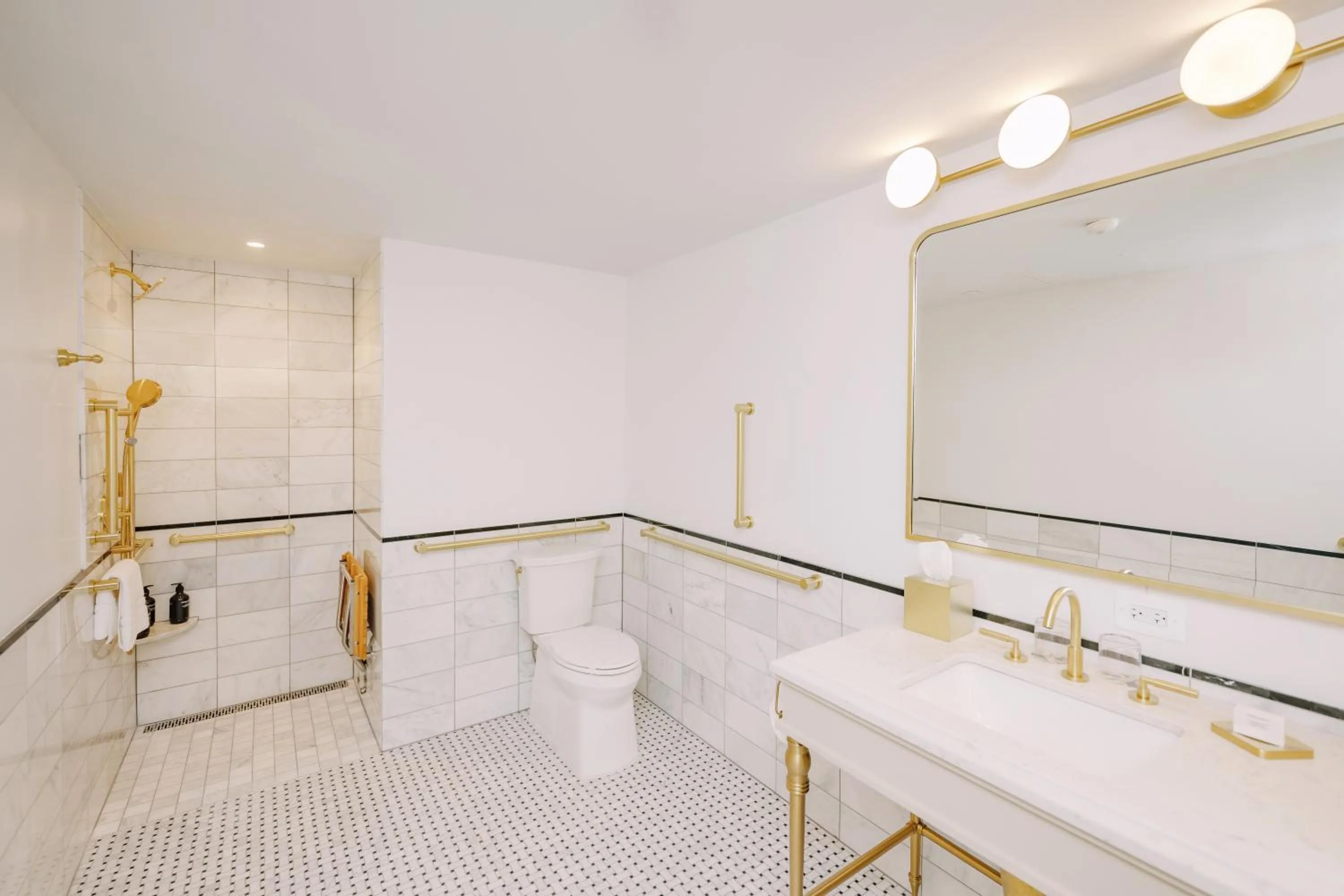 Bathroom in Hotel Heron Old Town Alexandria