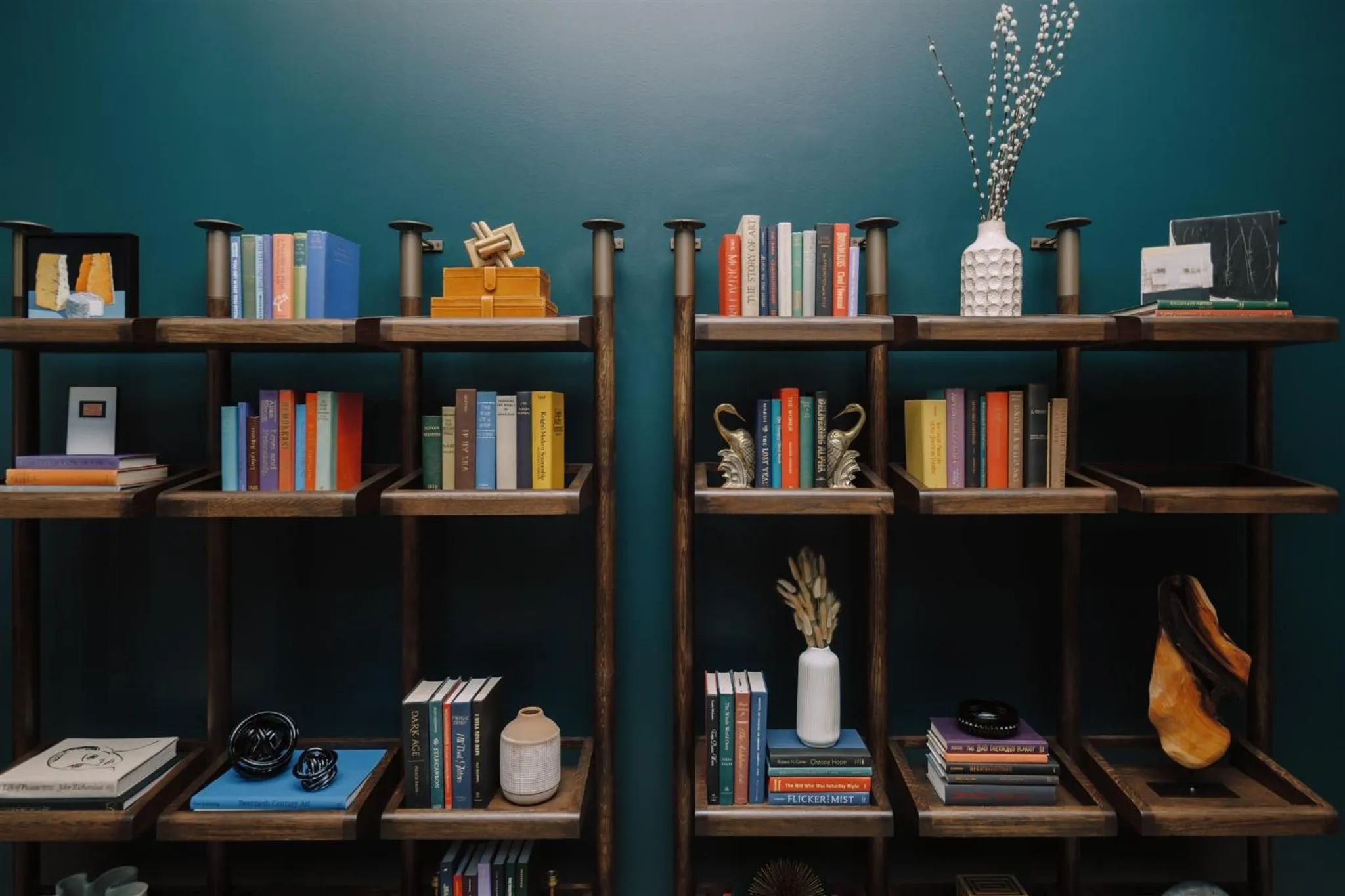 Library in Hotel Heron Old Town Alexandria