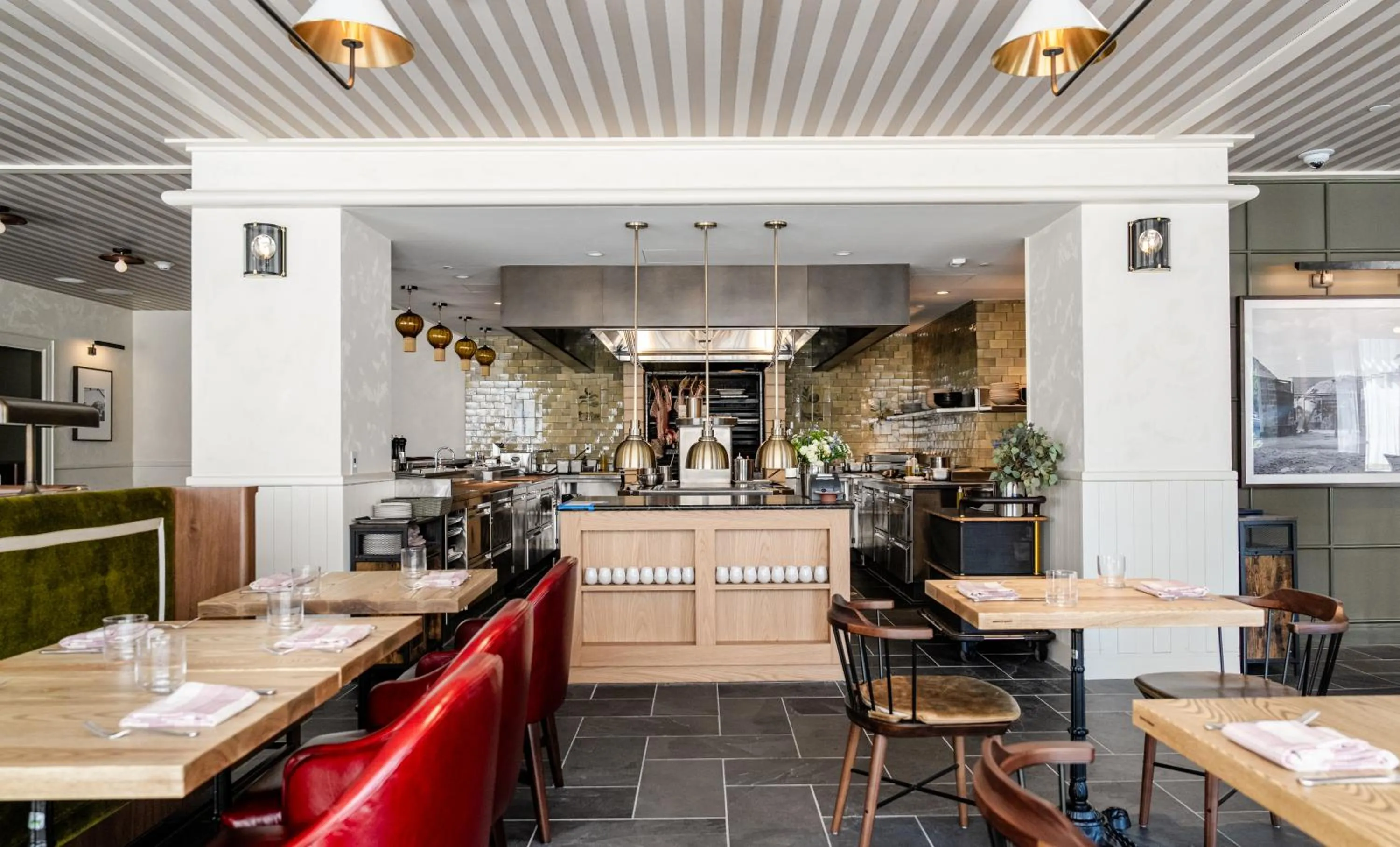 Restaurant/places to eat in Hotel Heron Old Town Alexandria