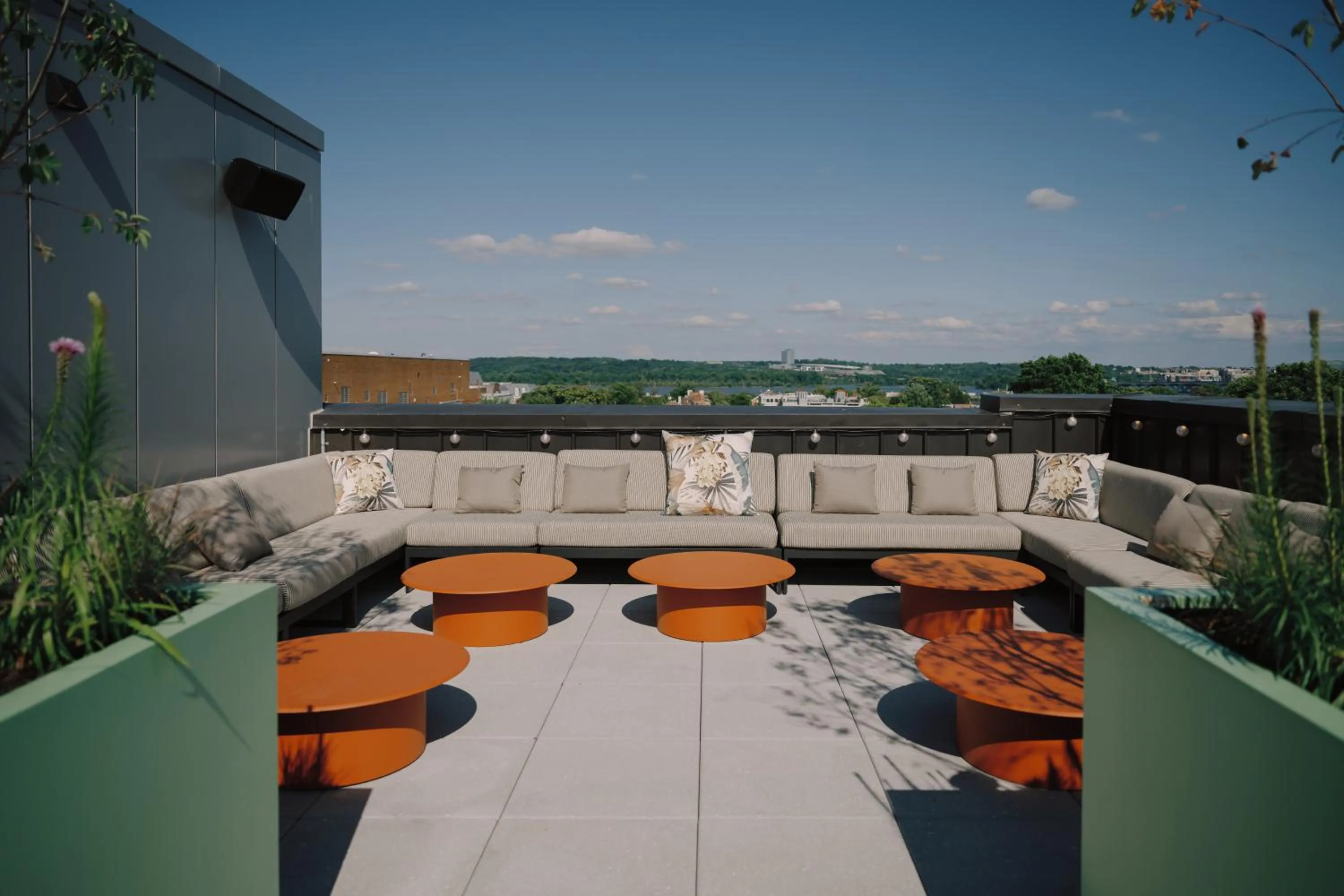 Lounge or bar in Hotel Heron Old Town Alexandria