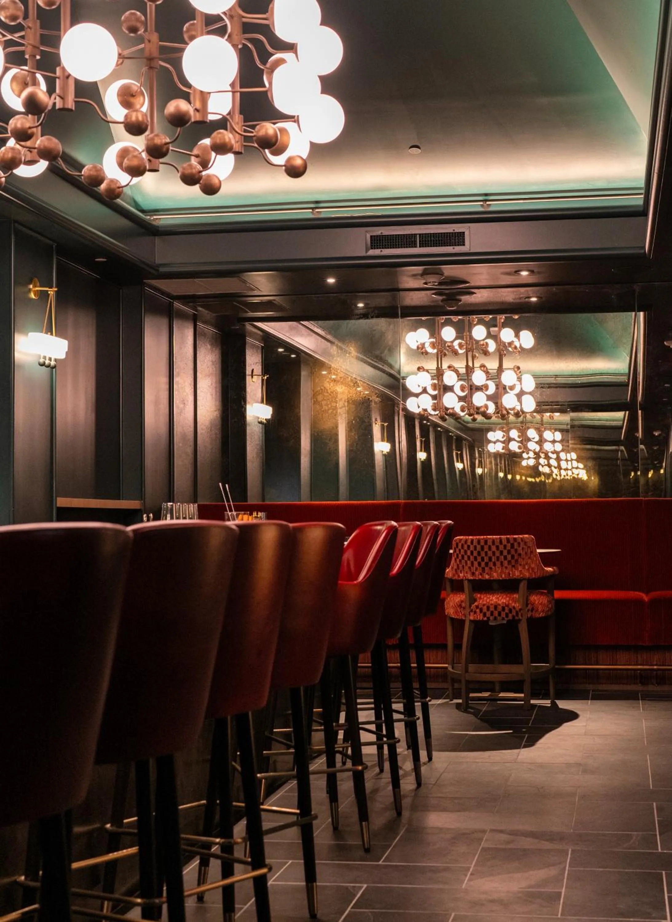 Lounge or bar in Hotel Heron Old Town Alexandria