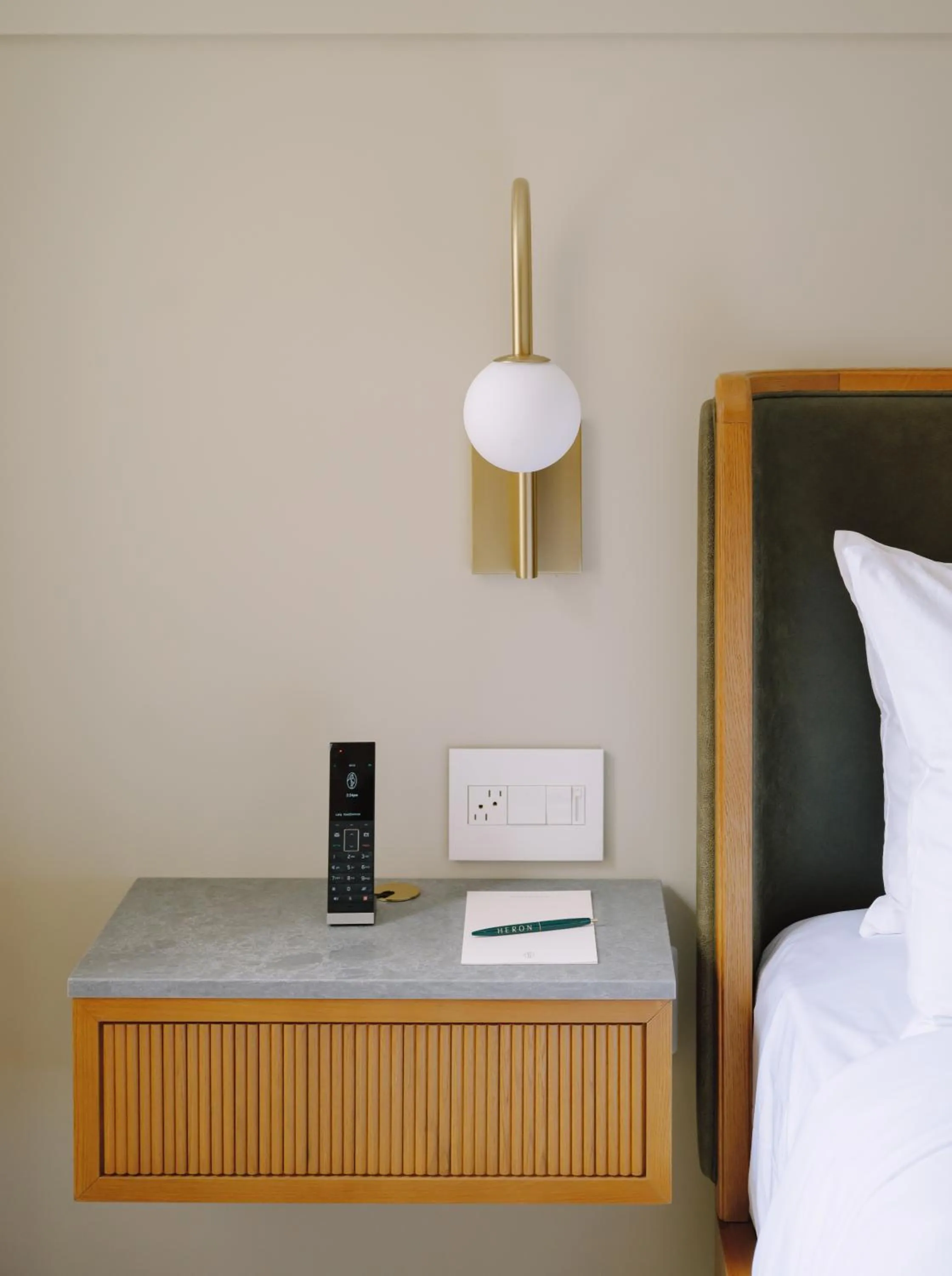 Bed in Hotel Heron Old Town Alexandria