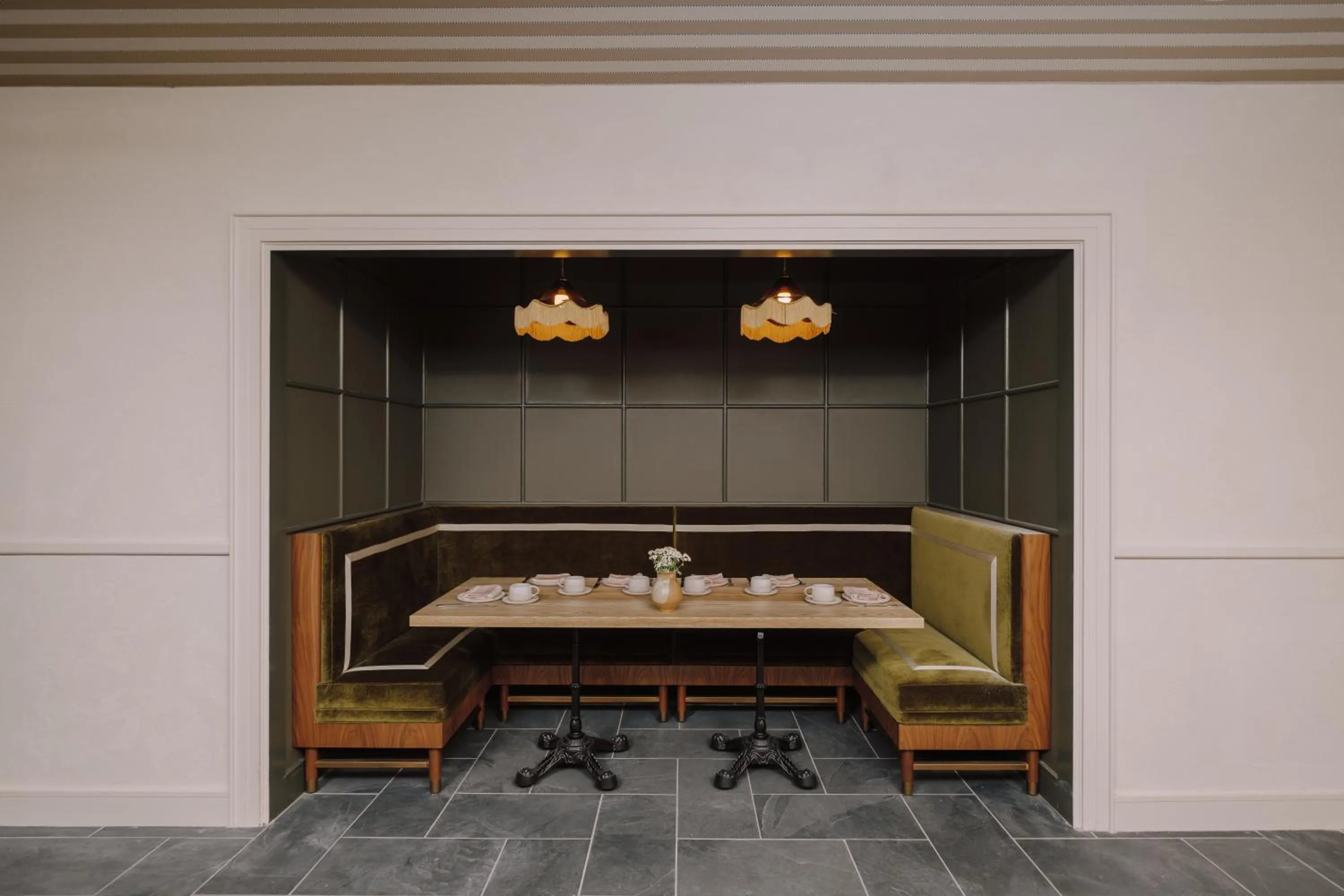 Restaurant/places to eat in Hotel Heron Old Town Alexandria