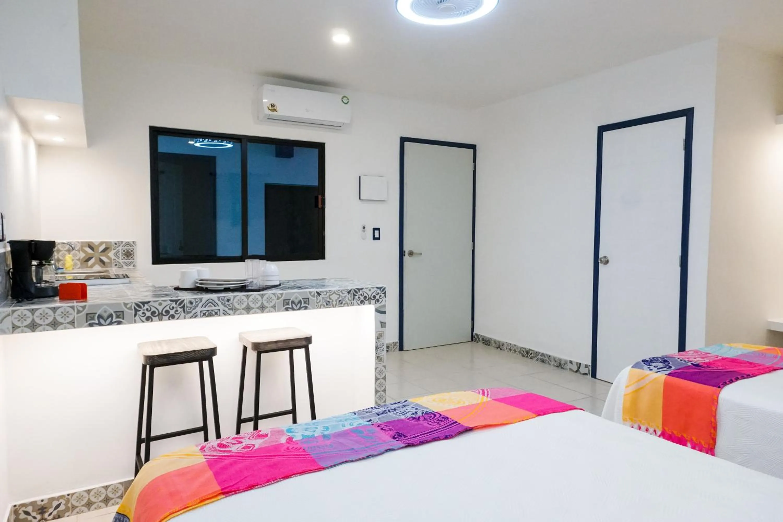 Kitchen or kitchenette, Bed in Linda Vecindad Playa del Carmen